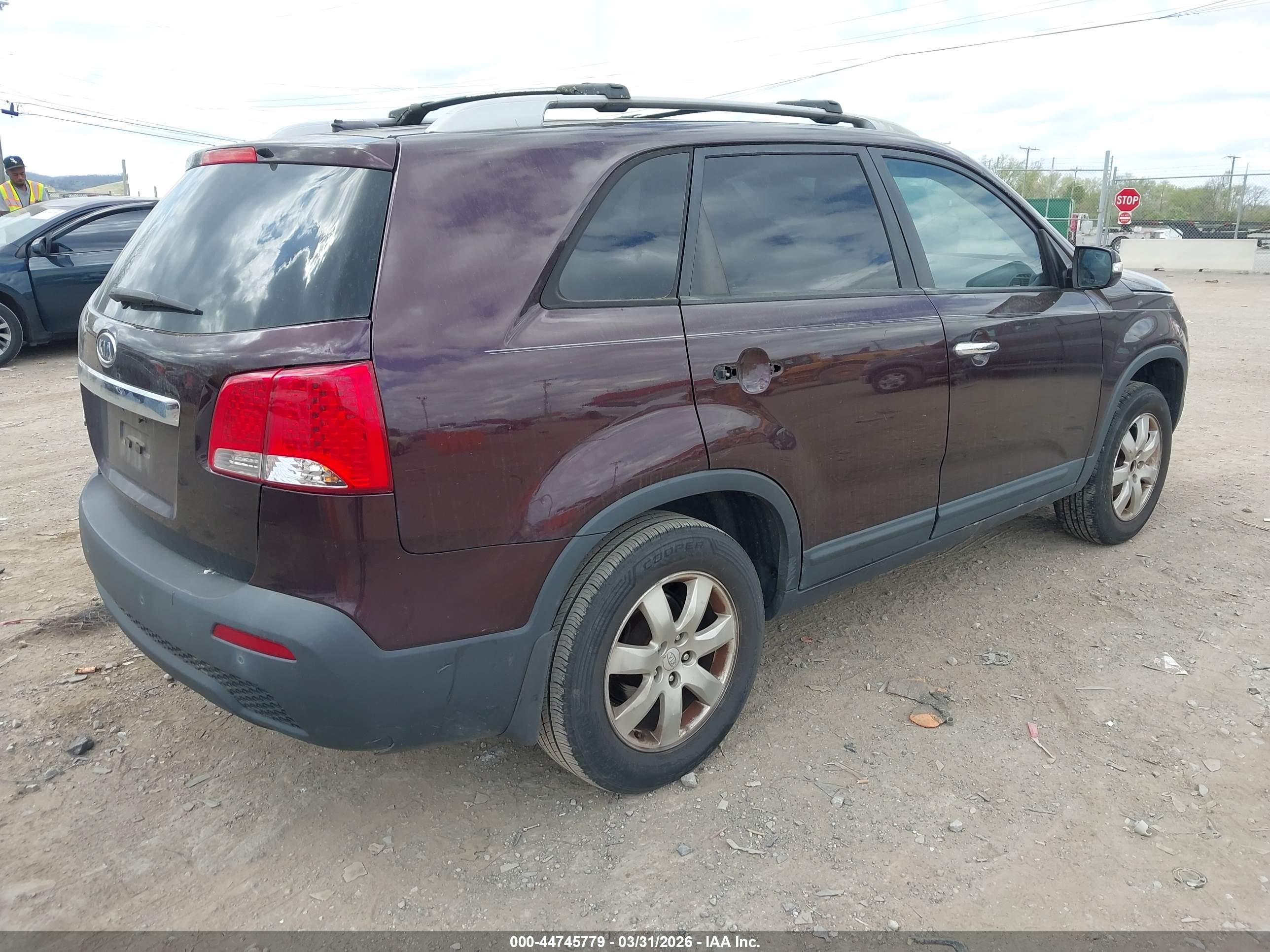 KIA SORENTO image 4