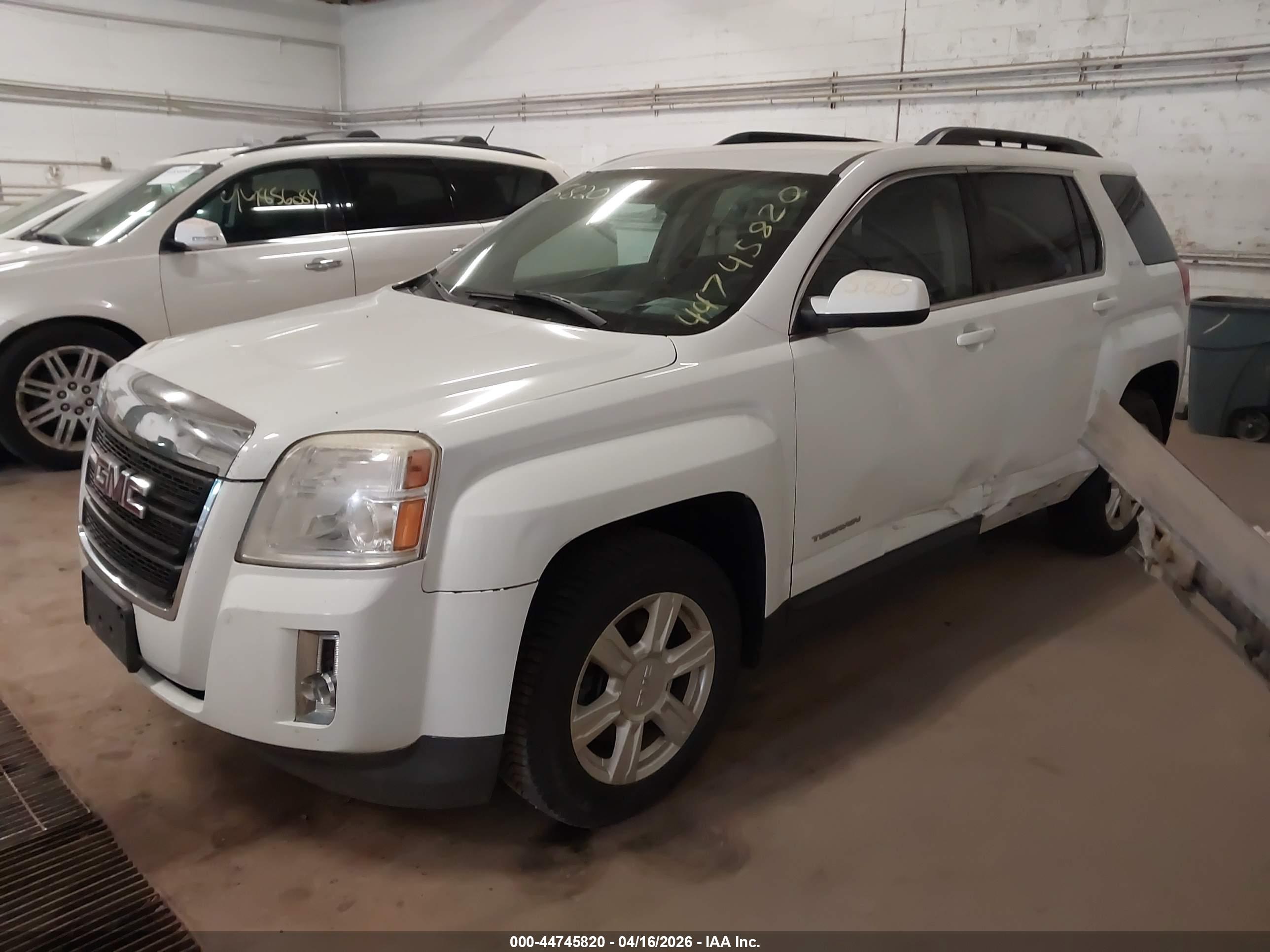 GMC TERRAIN image 2