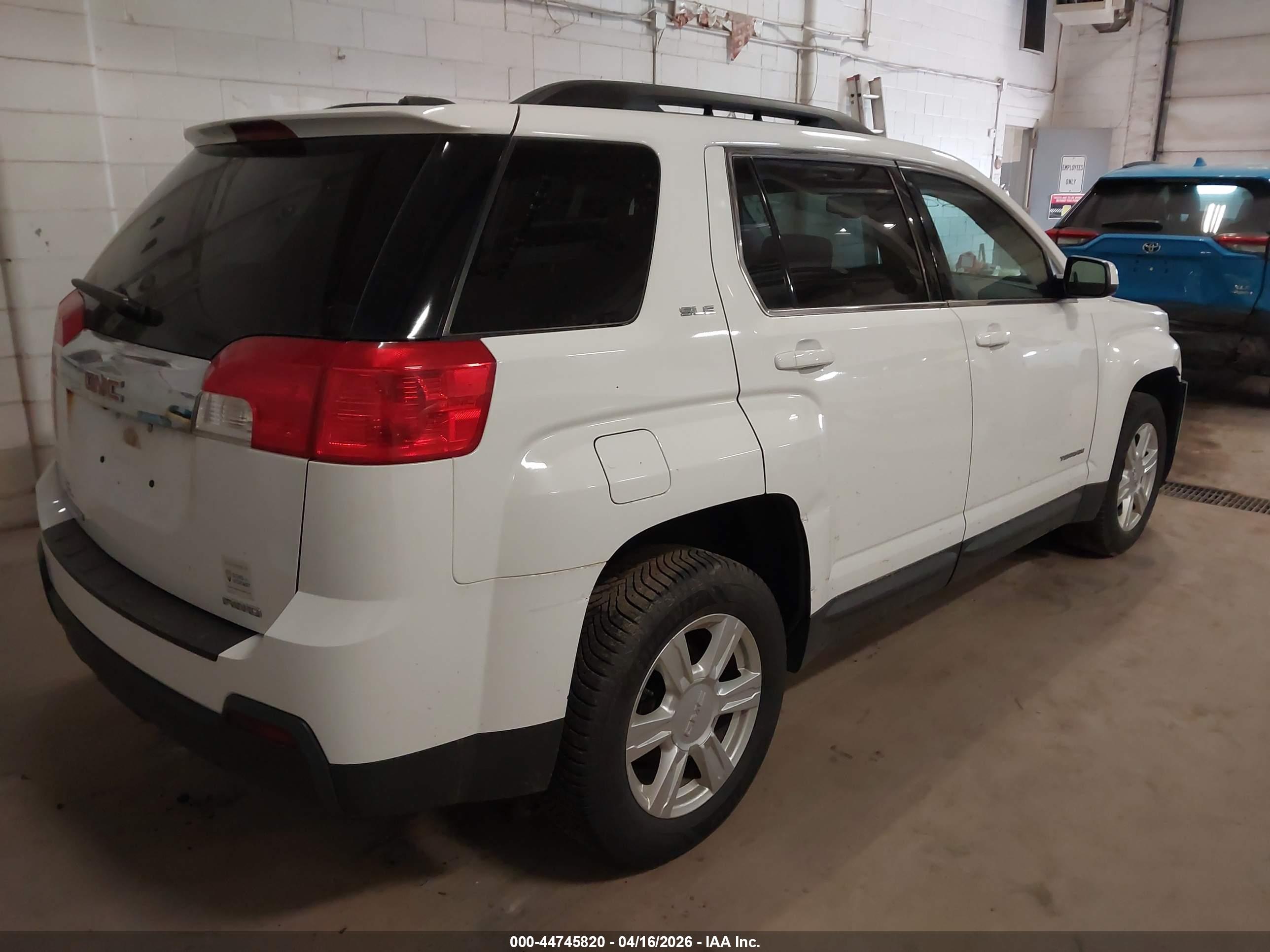GMC TERRAIN image 4