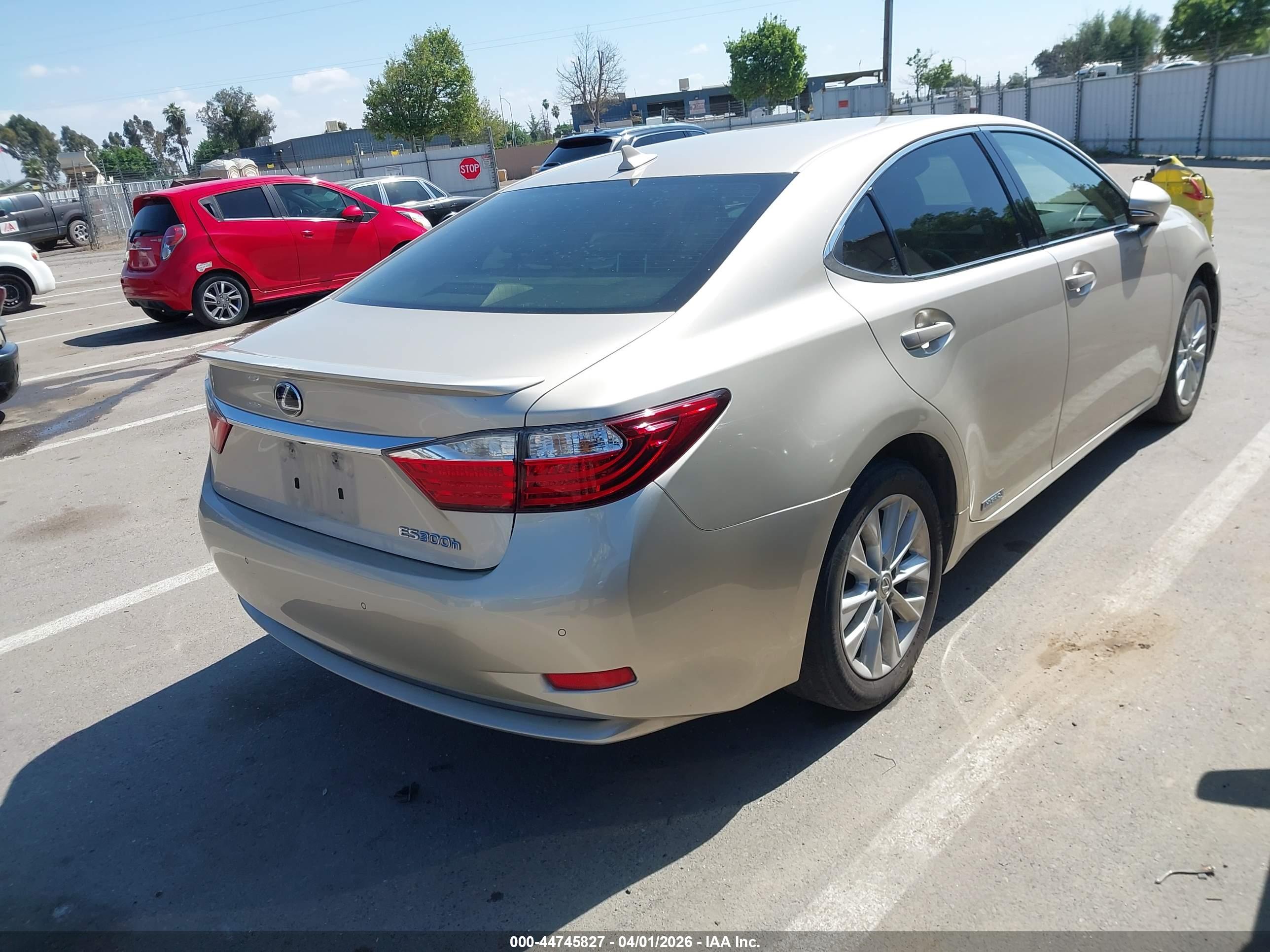 LEXUS ES image 4