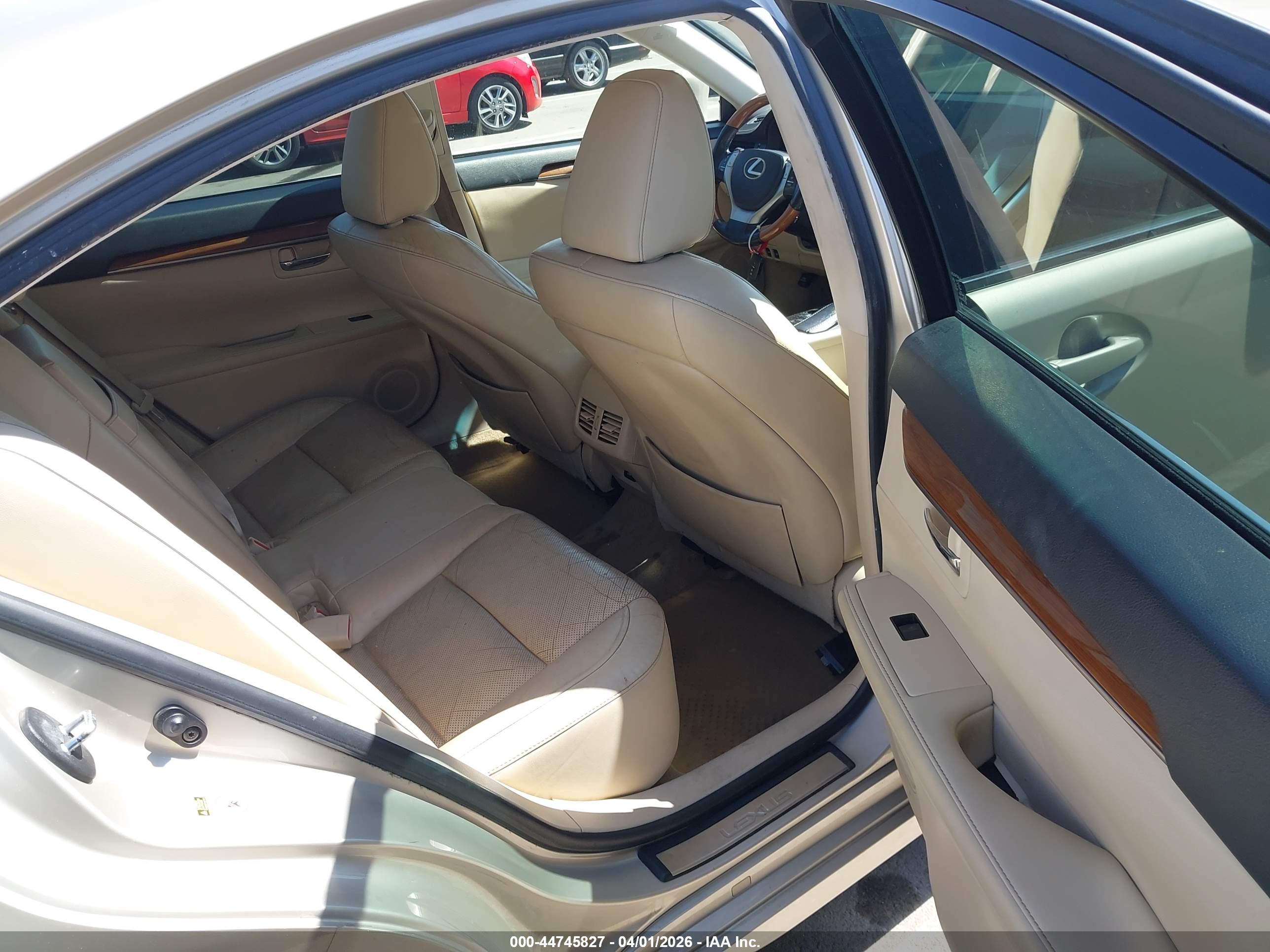 LEXUS ES image 8