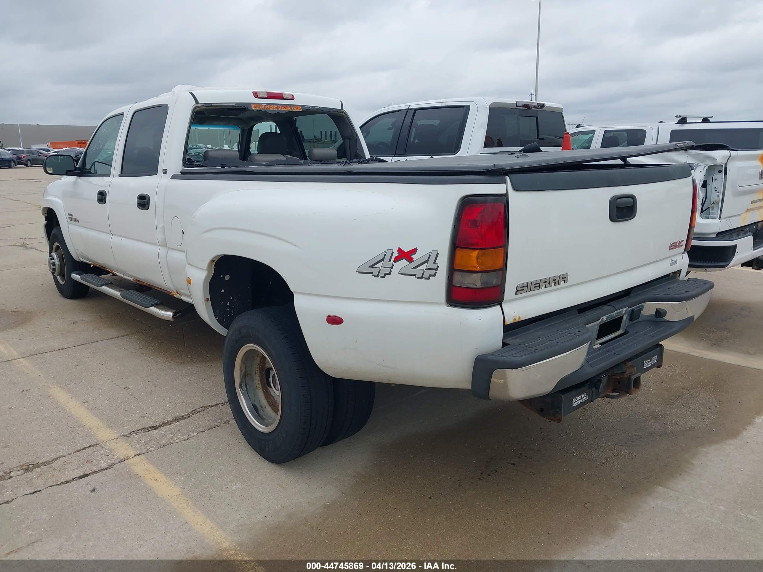 GMC SIERRA image 3