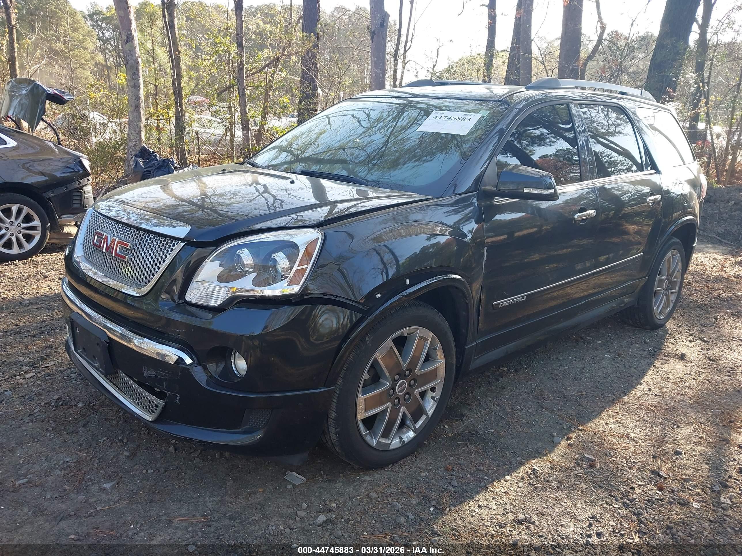 GMC ACADIA image 2