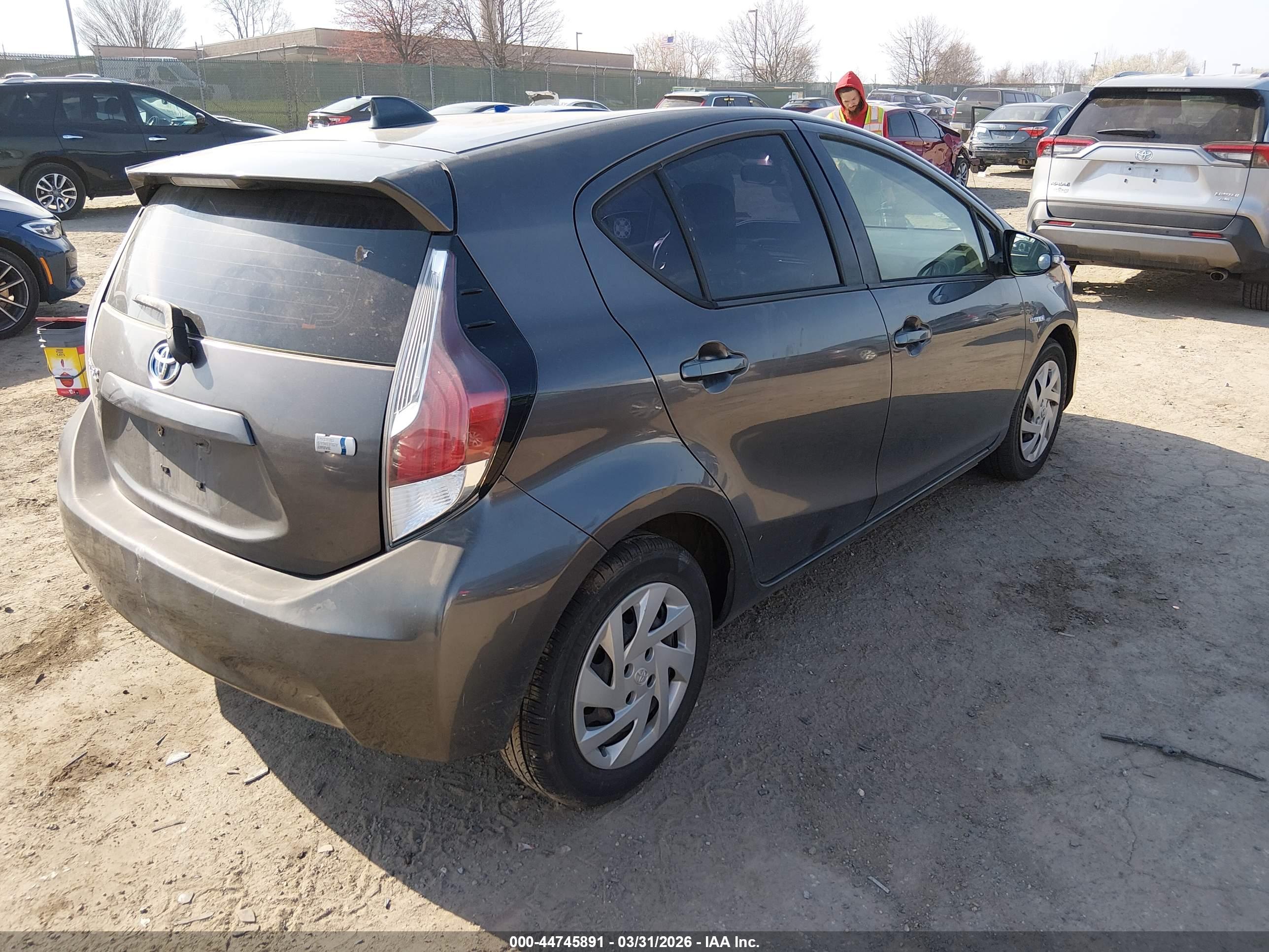 TOYOTA PRIUS image 4