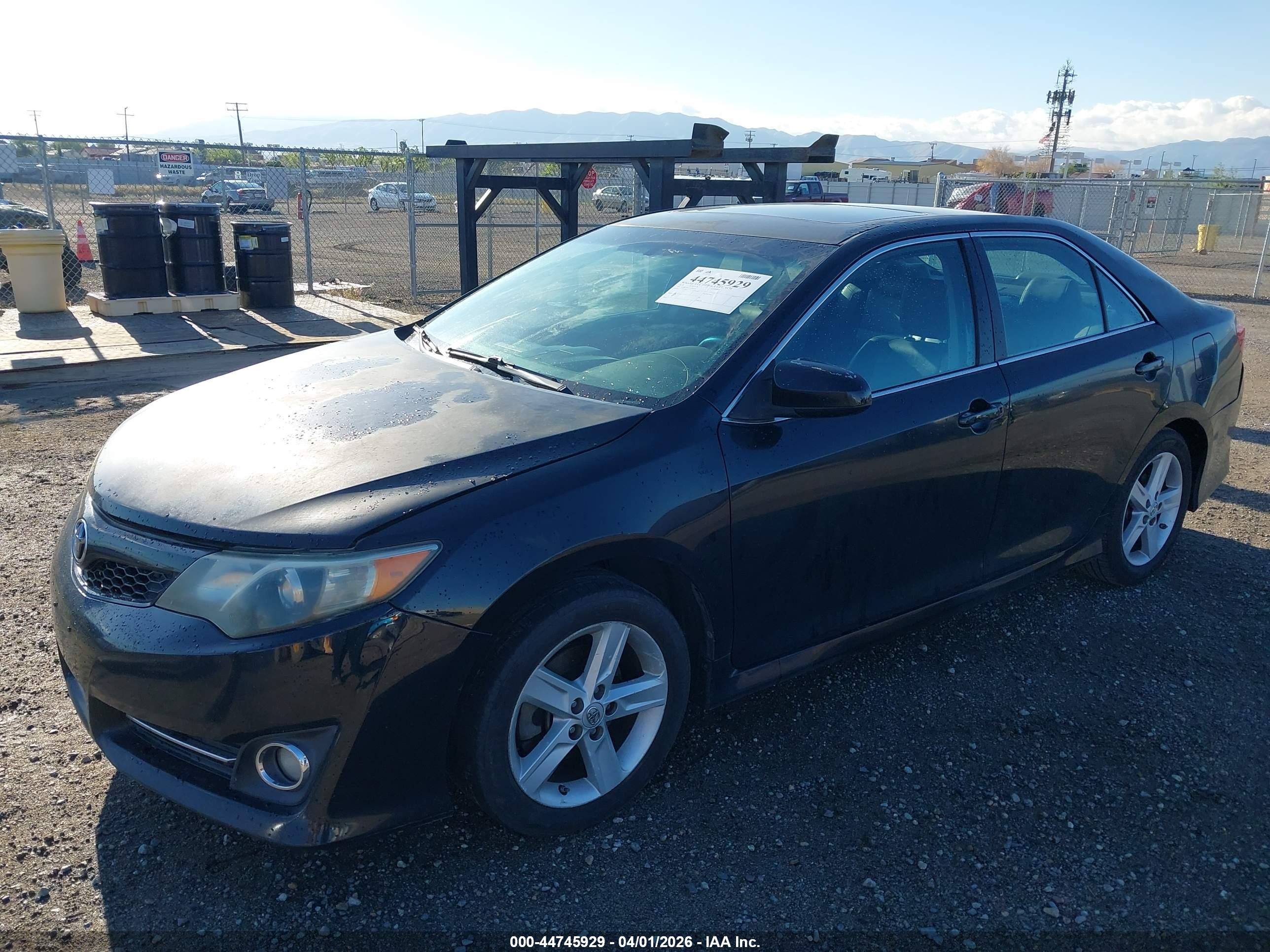 TOYOTA CAMRY image 2