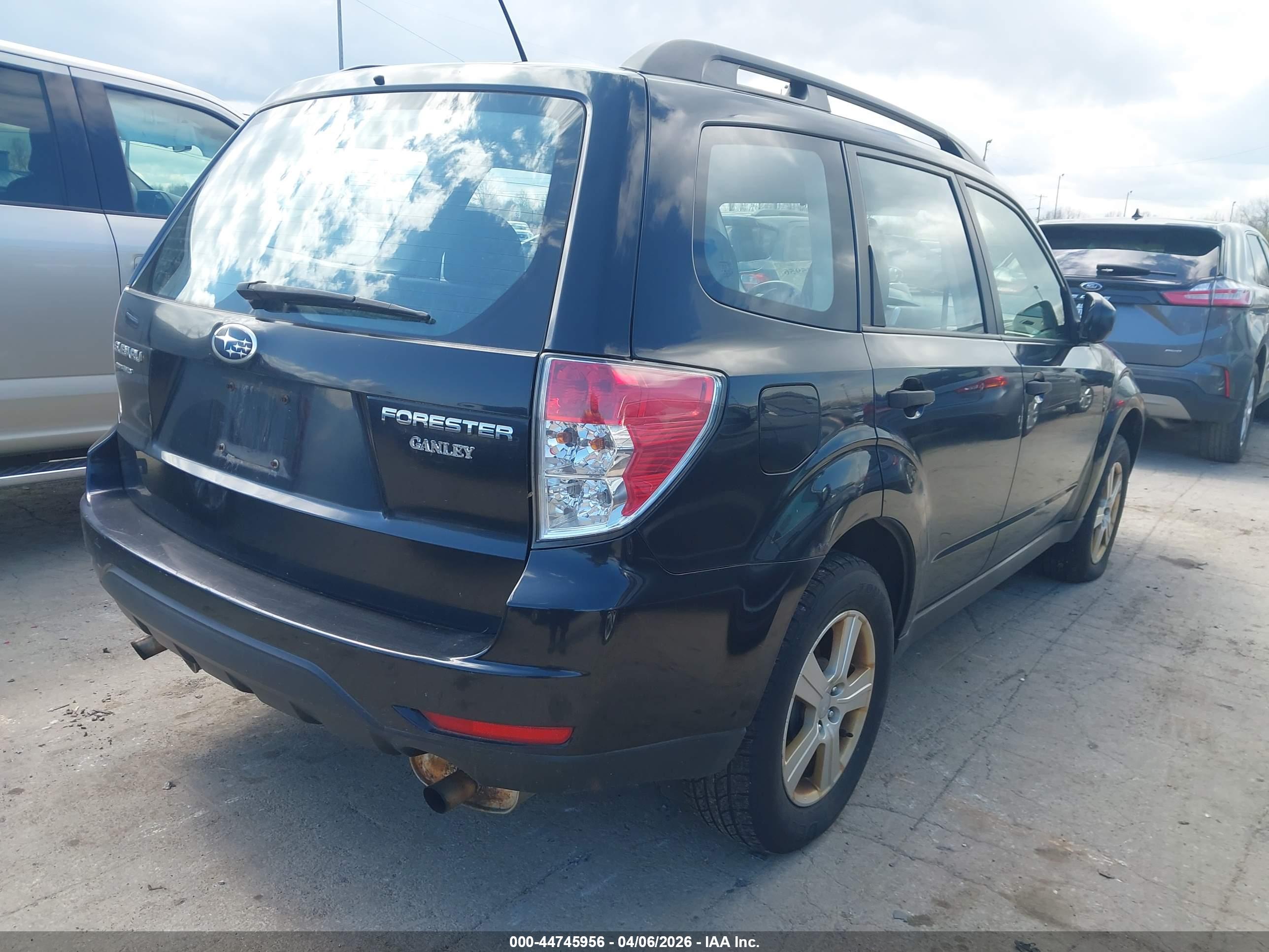 SUBARU FORESTER image 4