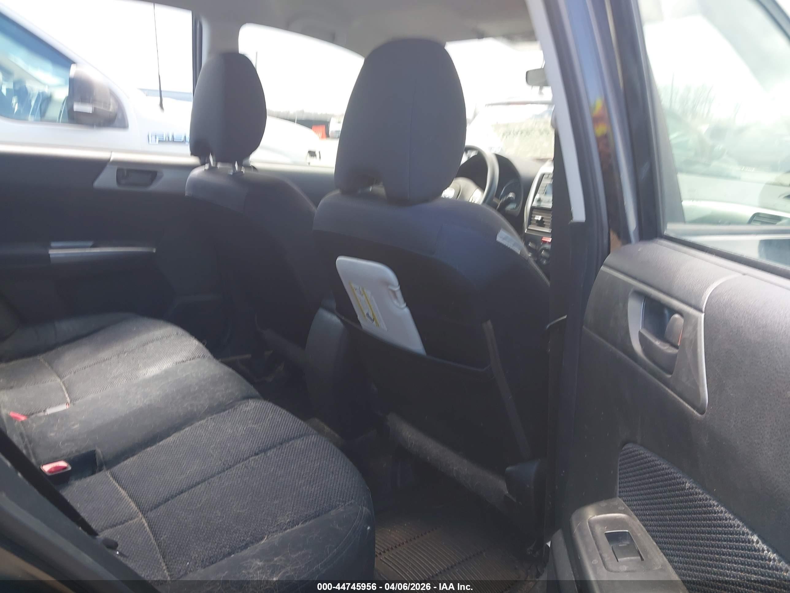 SUBARU FORESTER image 8