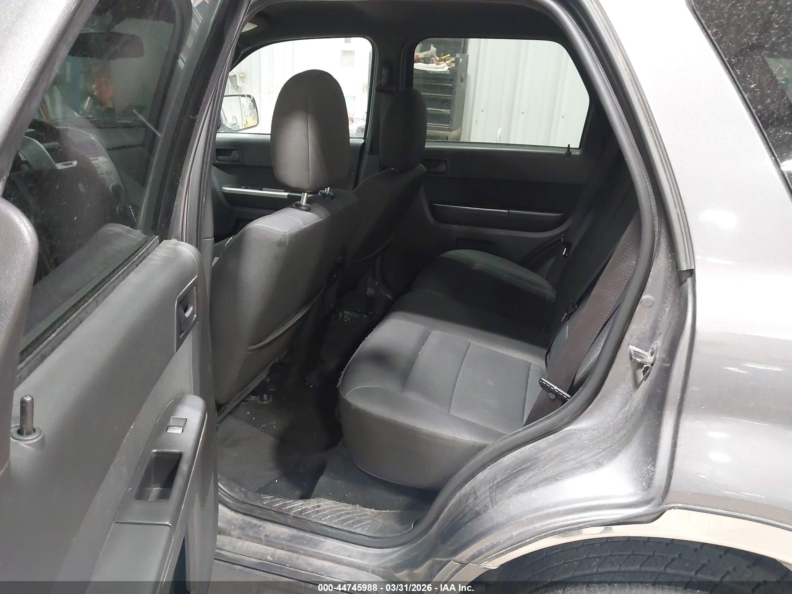 FORD ESCAPE image 8
