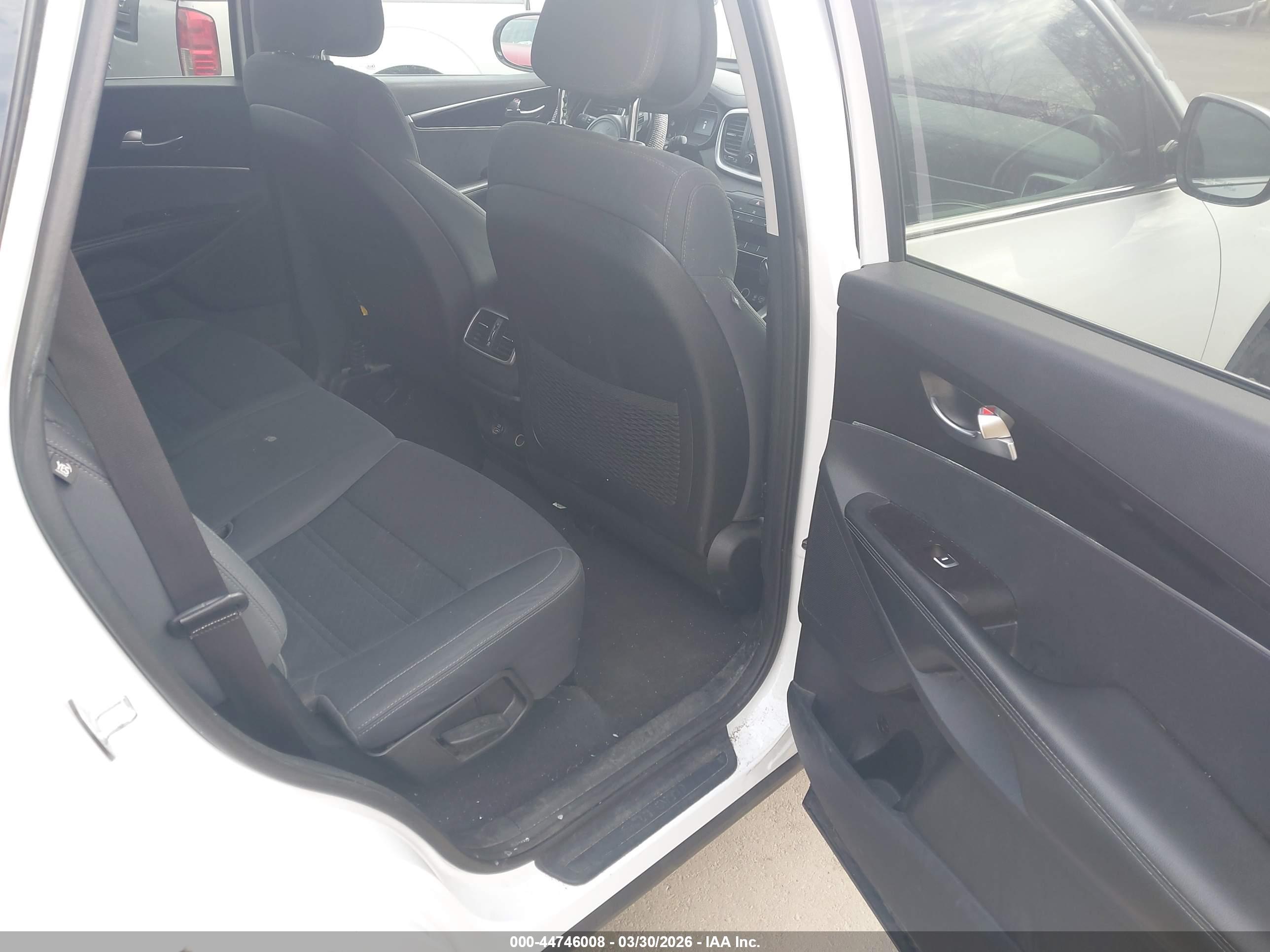 KIA SORENTO image 8
