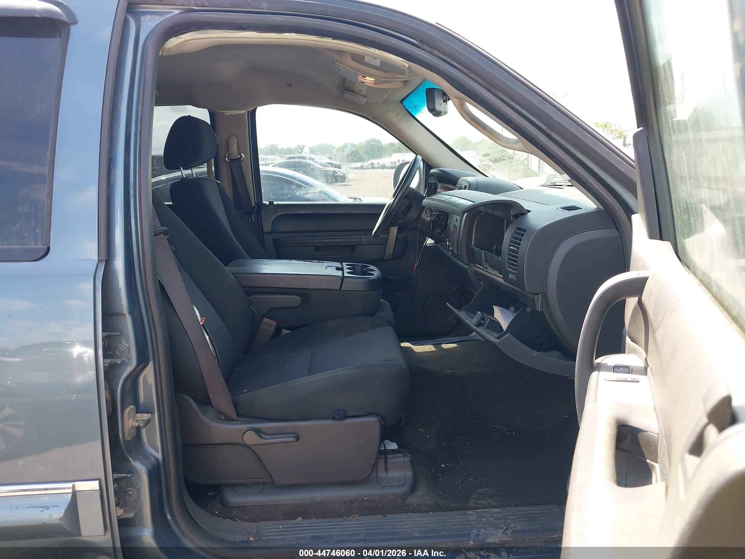 CHEVROLET SILVERADO image 5