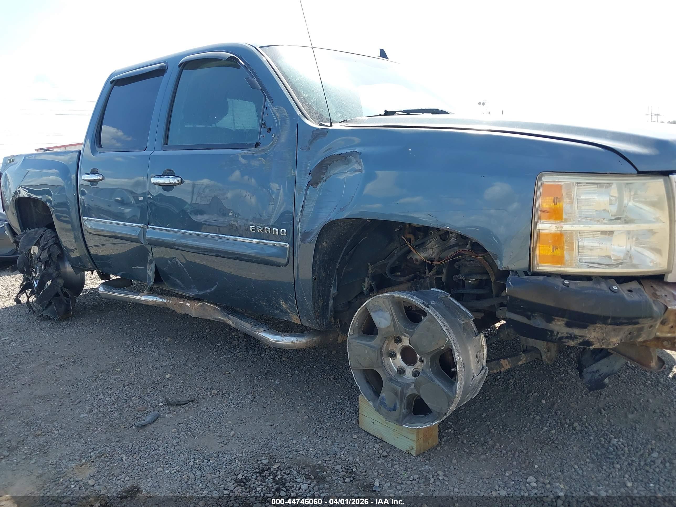 CHEVROLET SILVERADO image 6