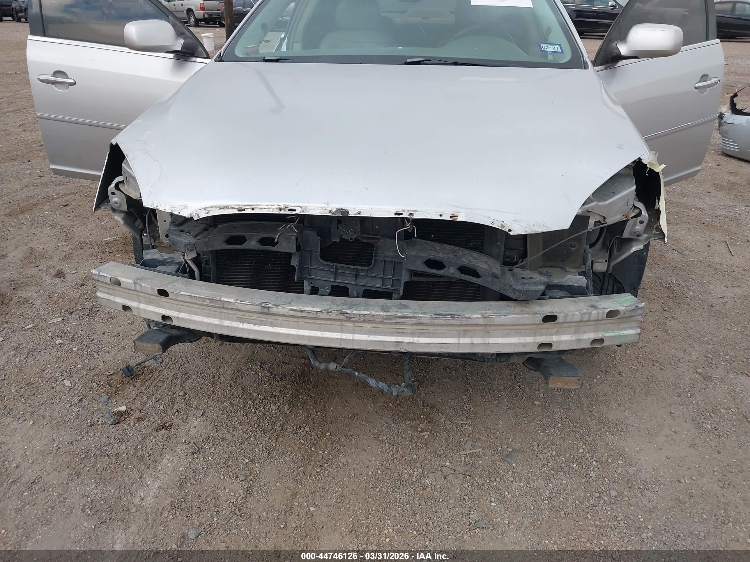 BUICK LUCERNE image 6