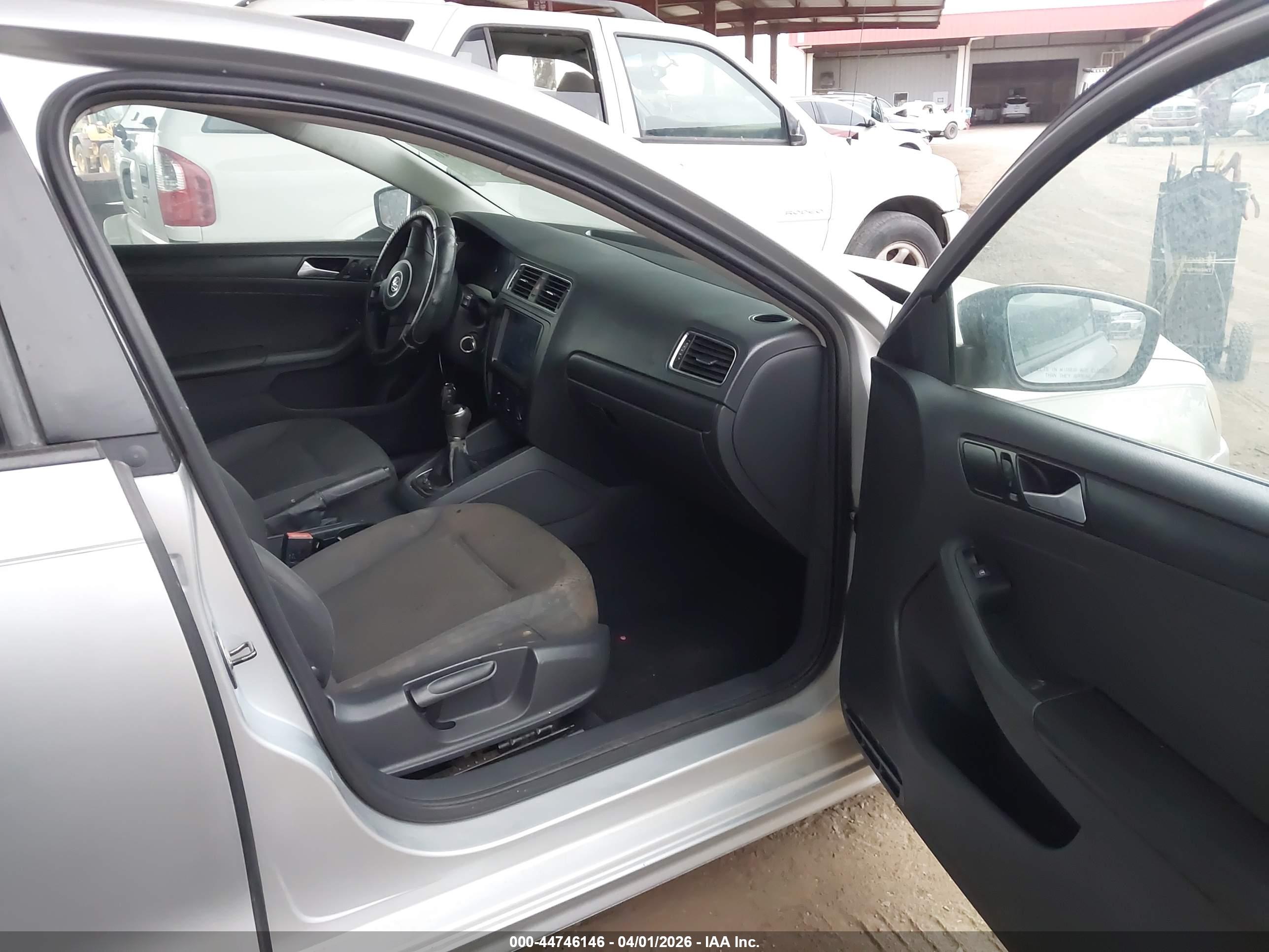 VOLKSWAGEN JETTA image 5