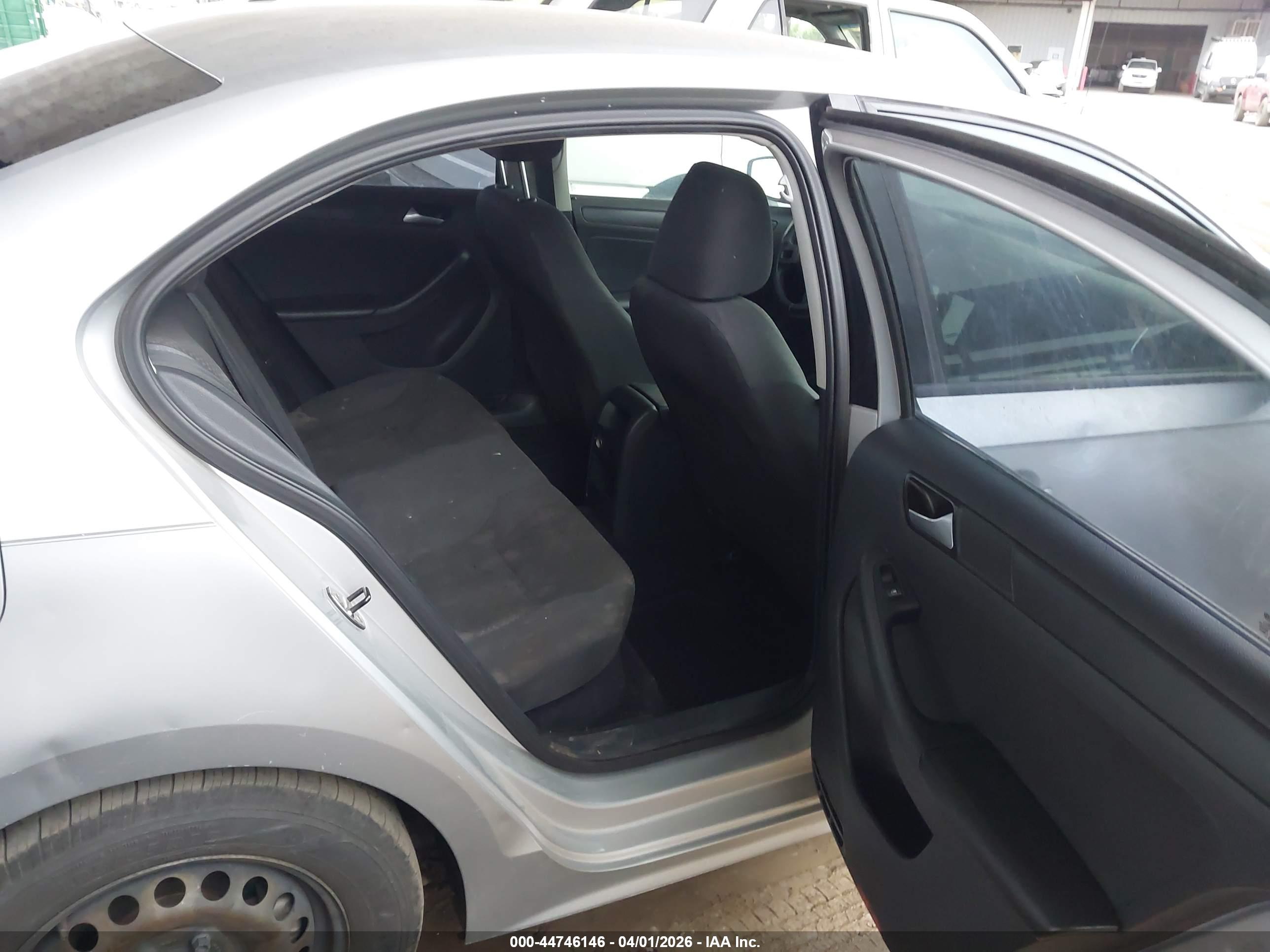 VOLKSWAGEN JETTA image 8