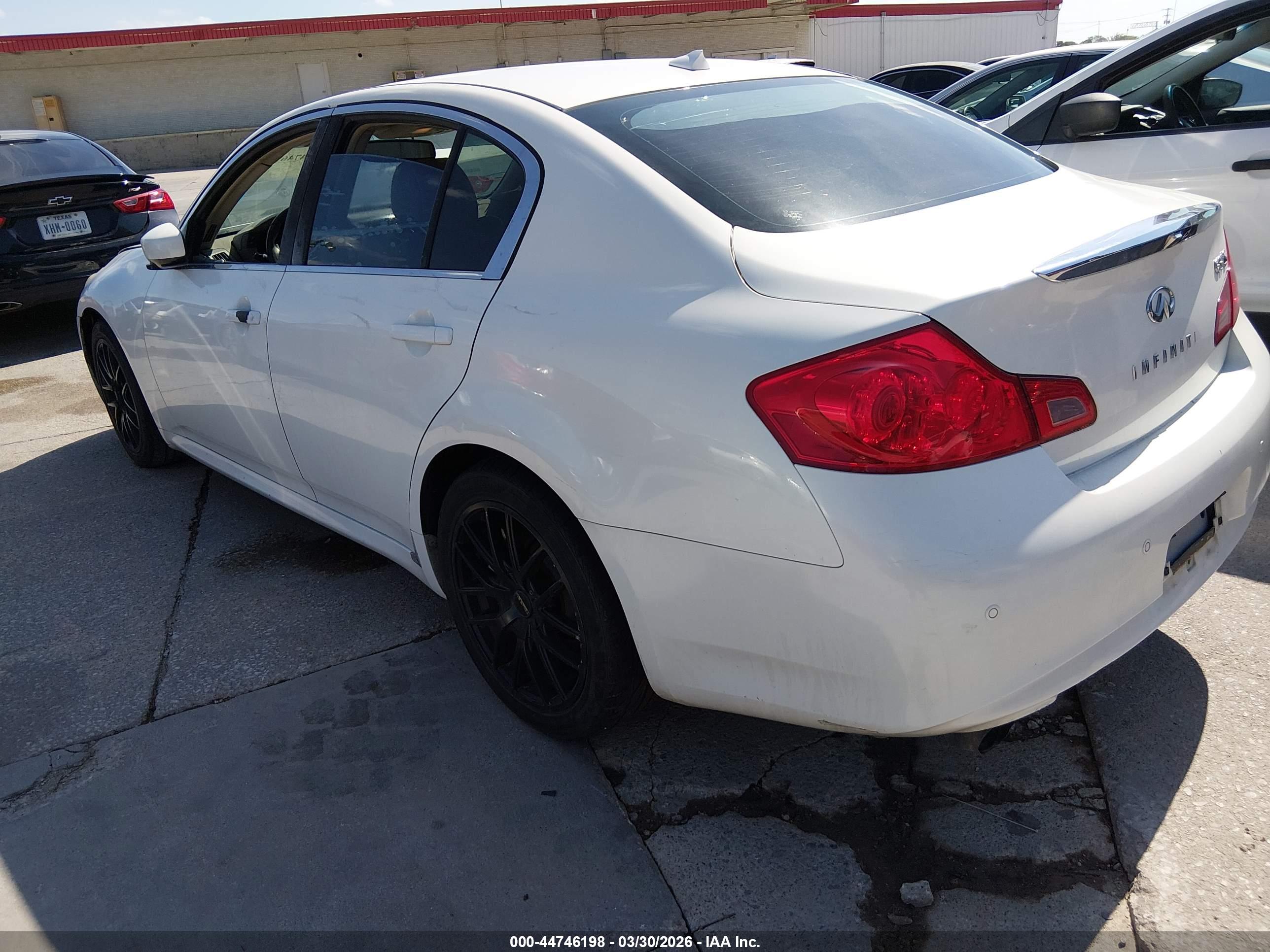 INFINITI G37 image 3