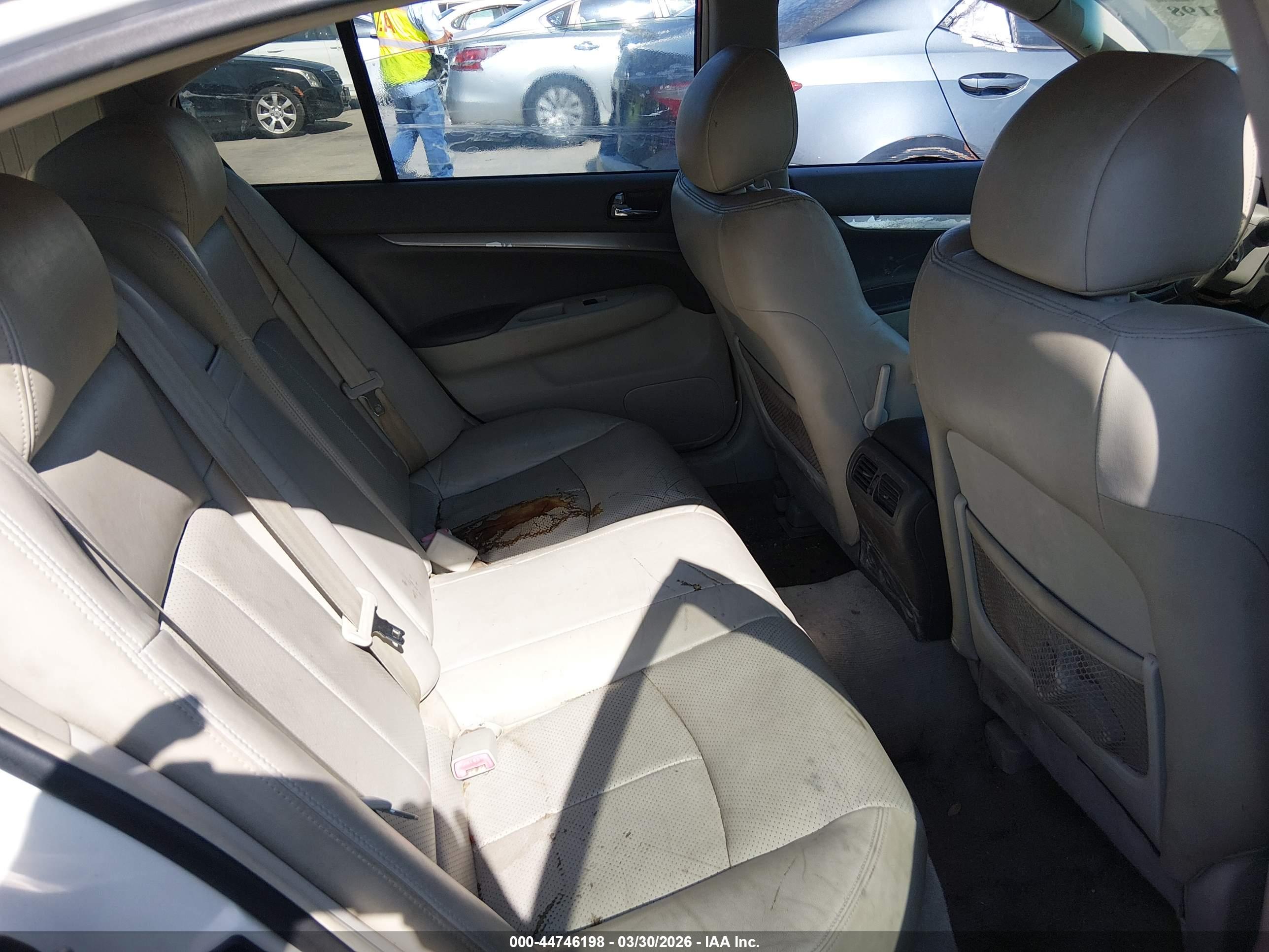 INFINITI G37 image 8