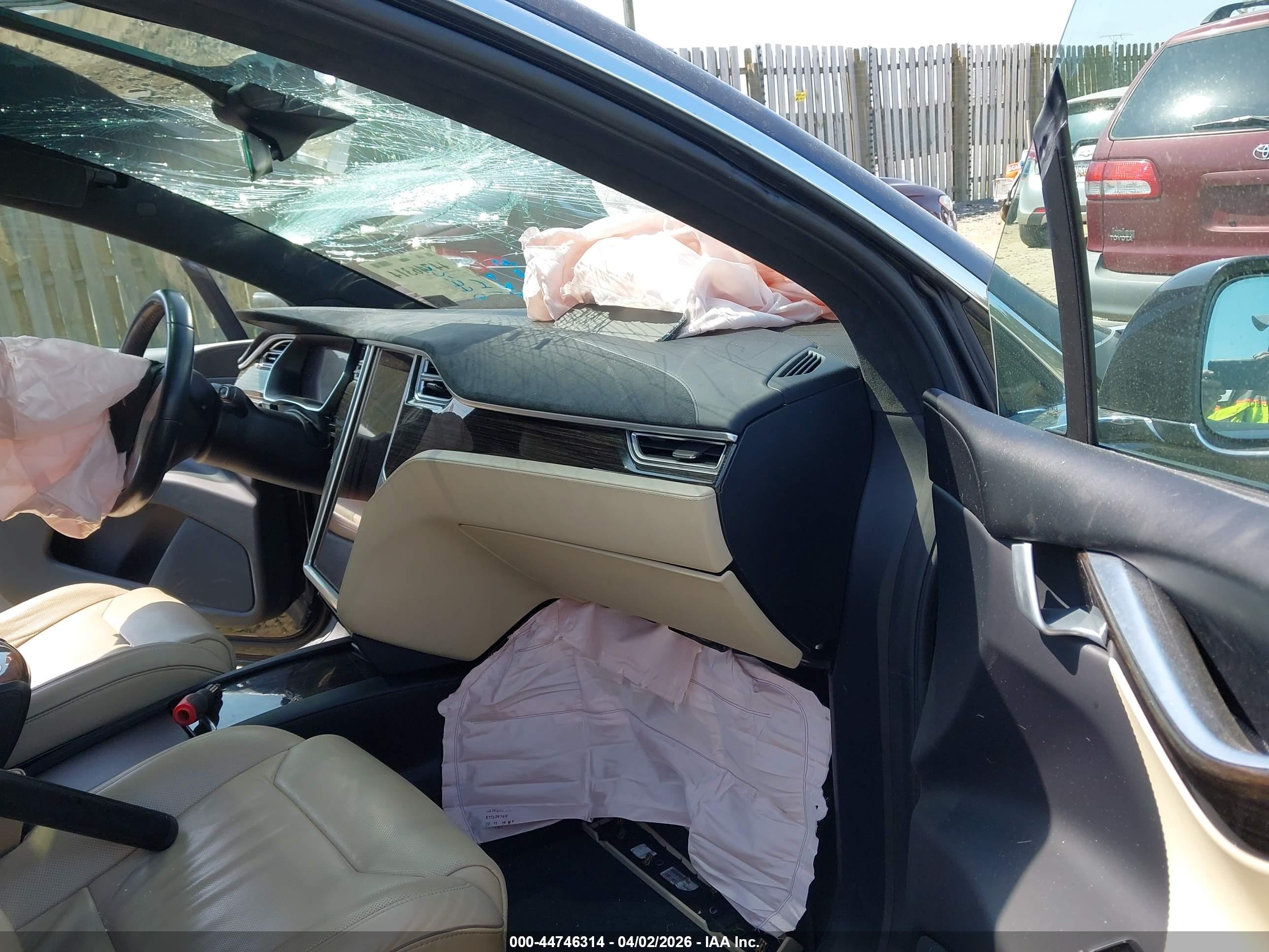 TESLA MODEL image 5