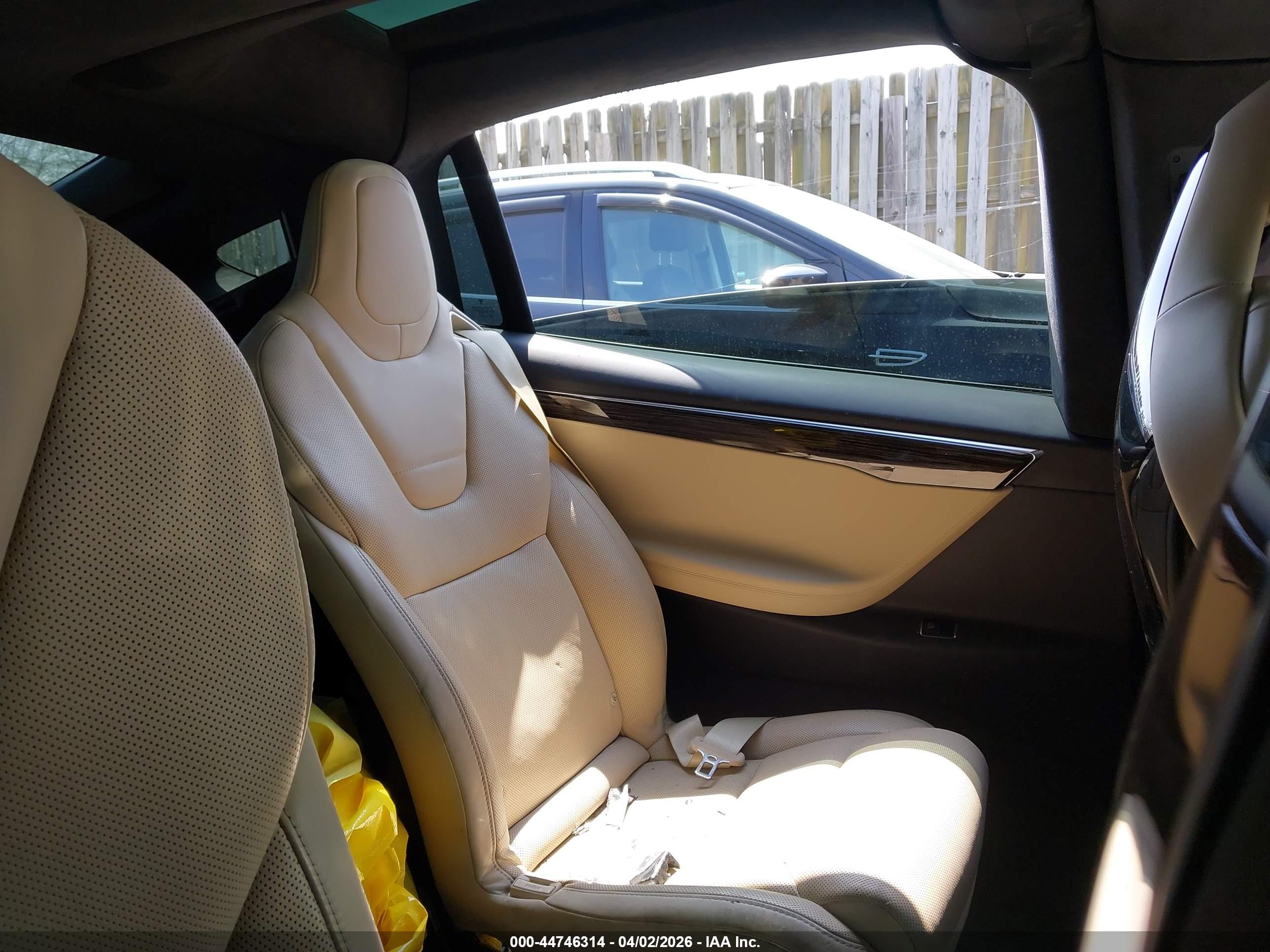 TESLA MODEL image 8