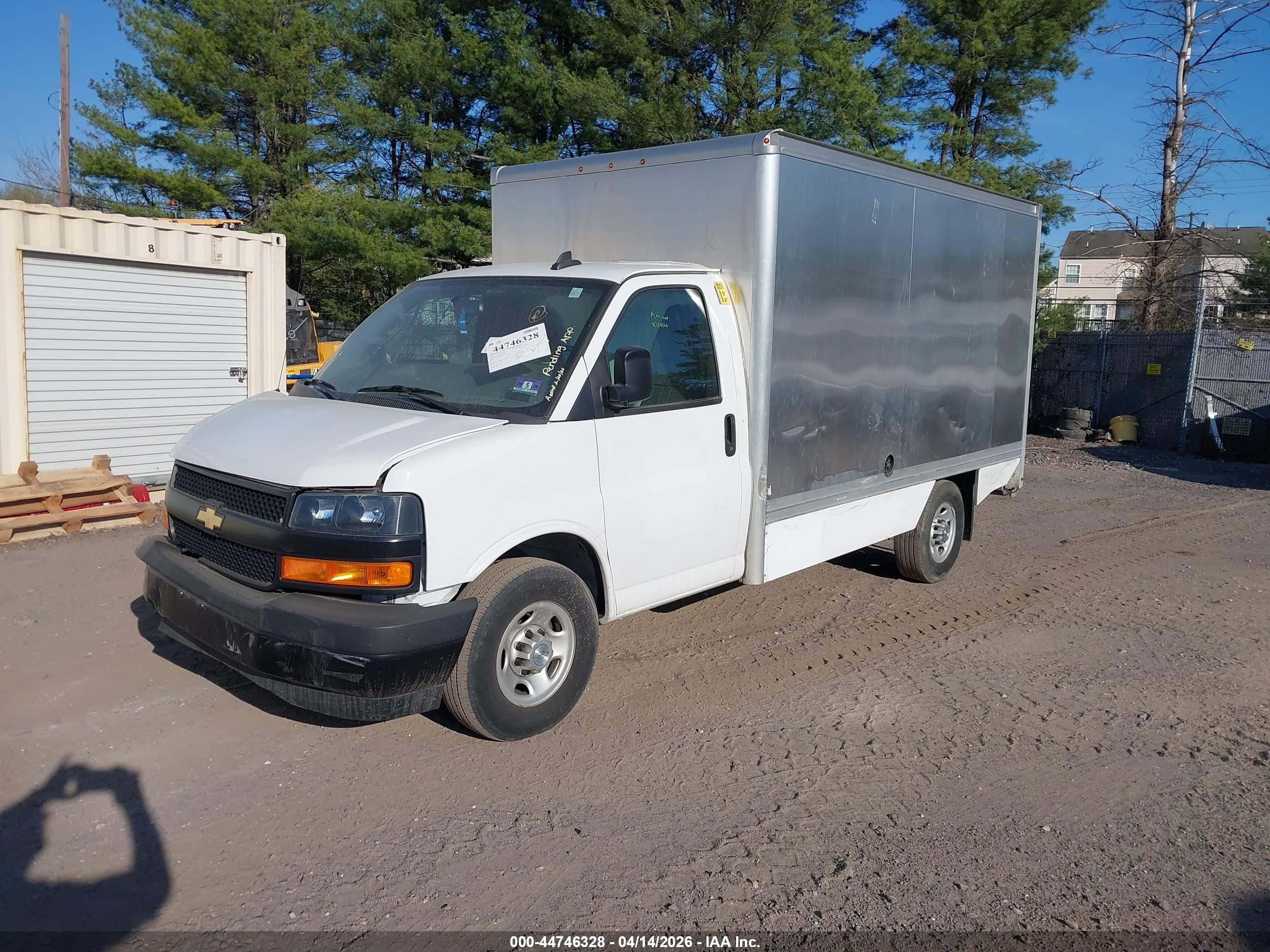 CHEVROLET EXPRESS image 2