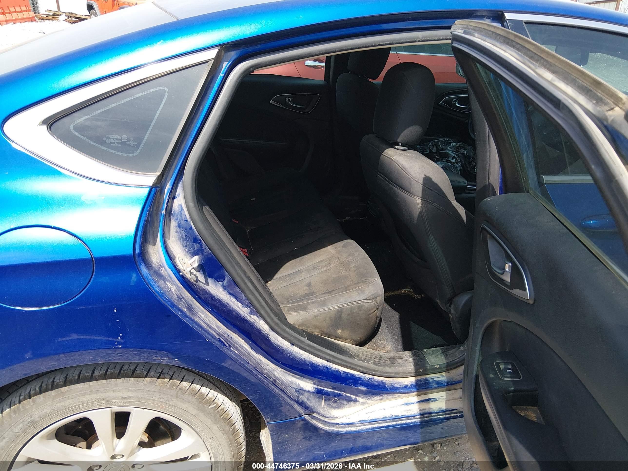 CHRYSLER 200 image 8