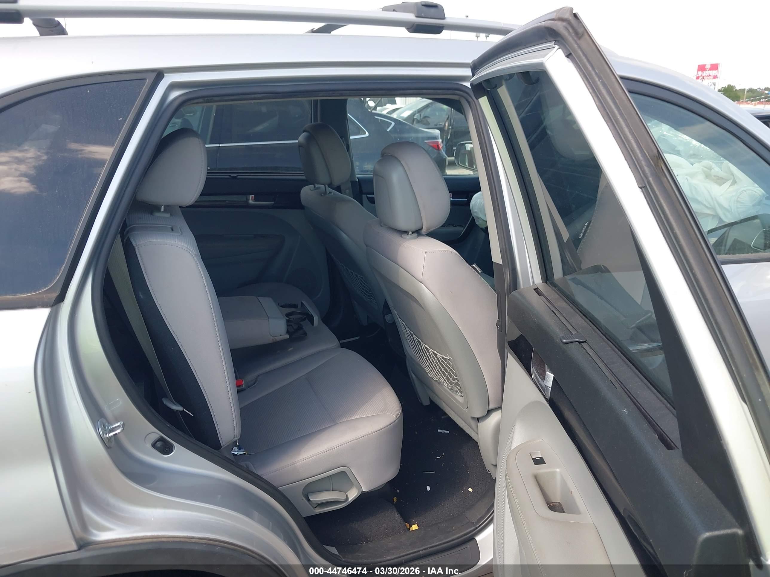 KIA SORENTO image 8