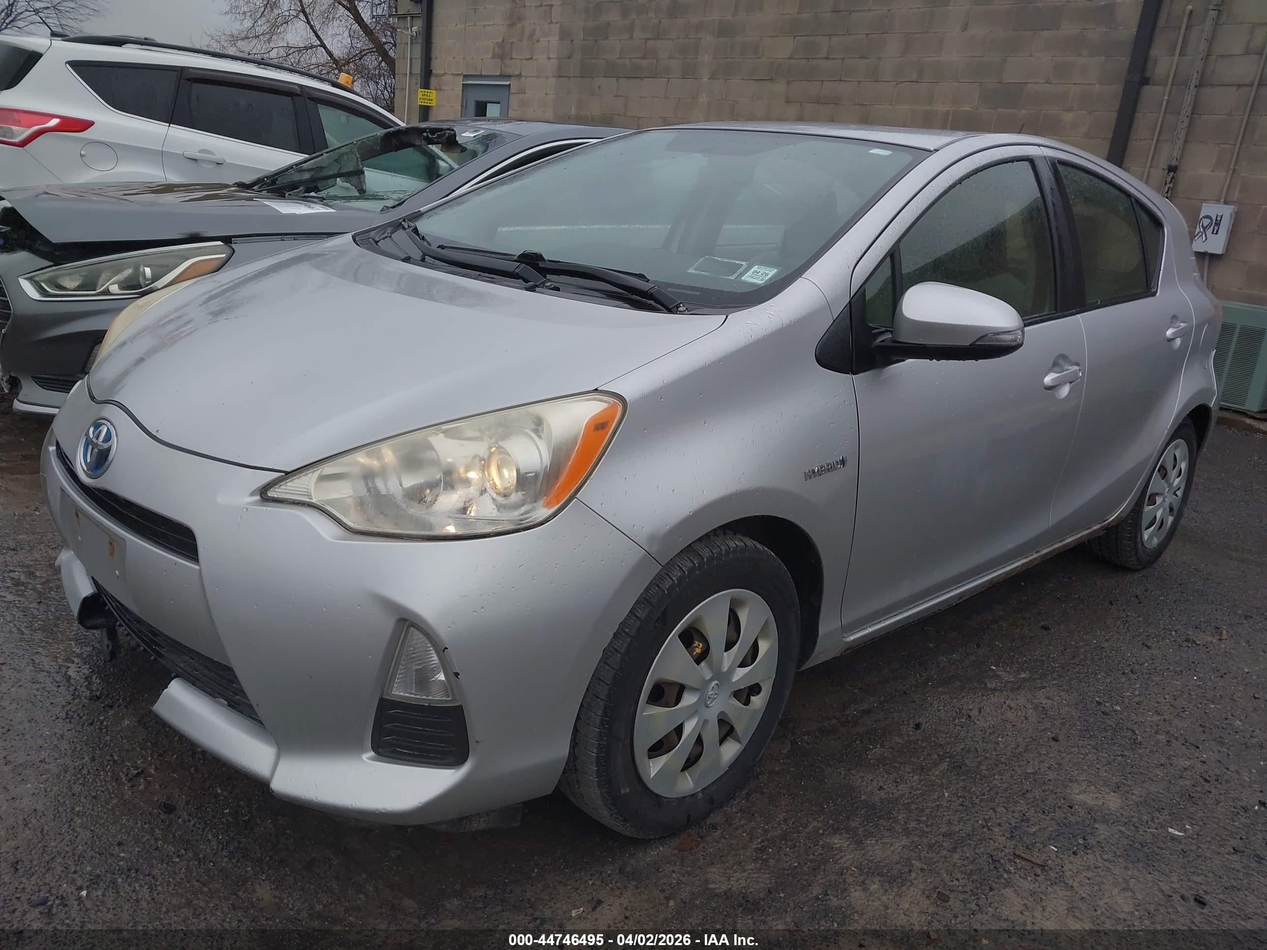 TOYOTA PRIUS image 2