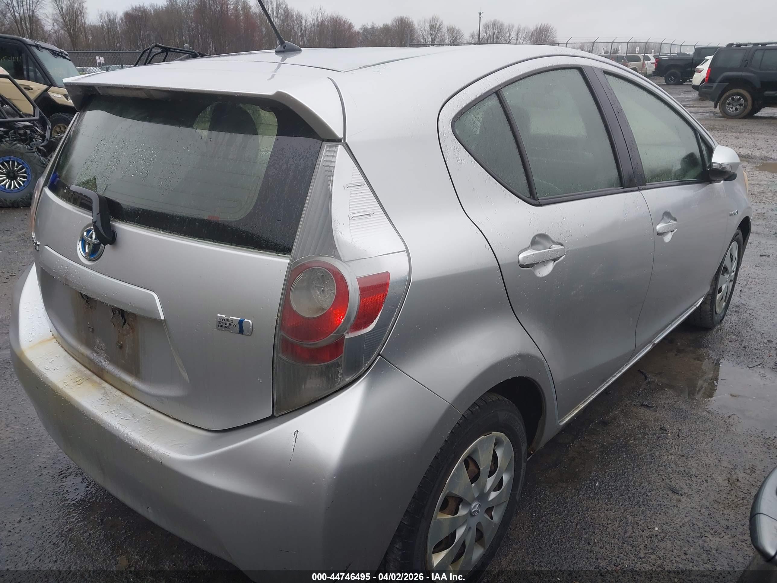 TOYOTA PRIUS image 4