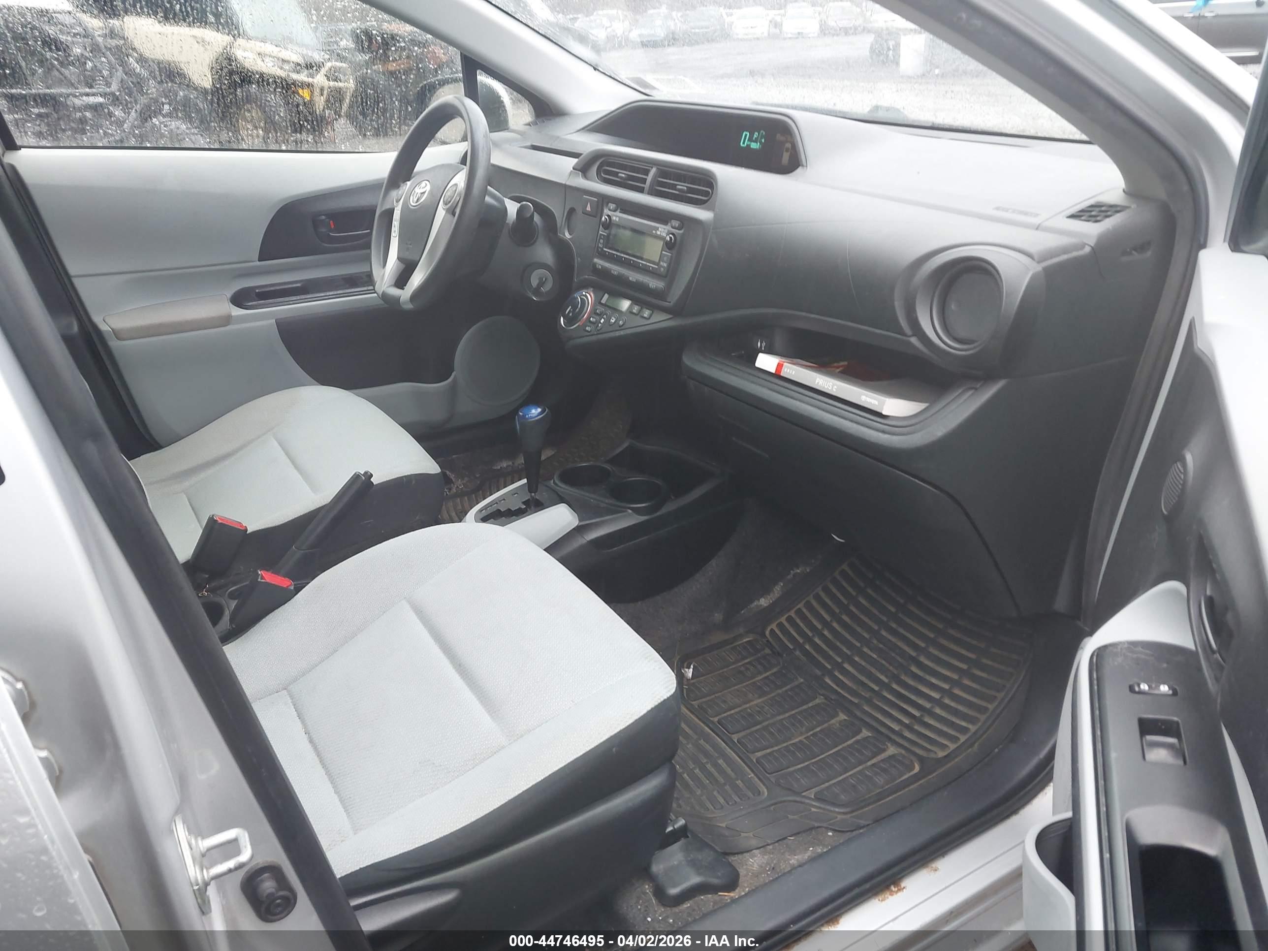 TOYOTA PRIUS image 5