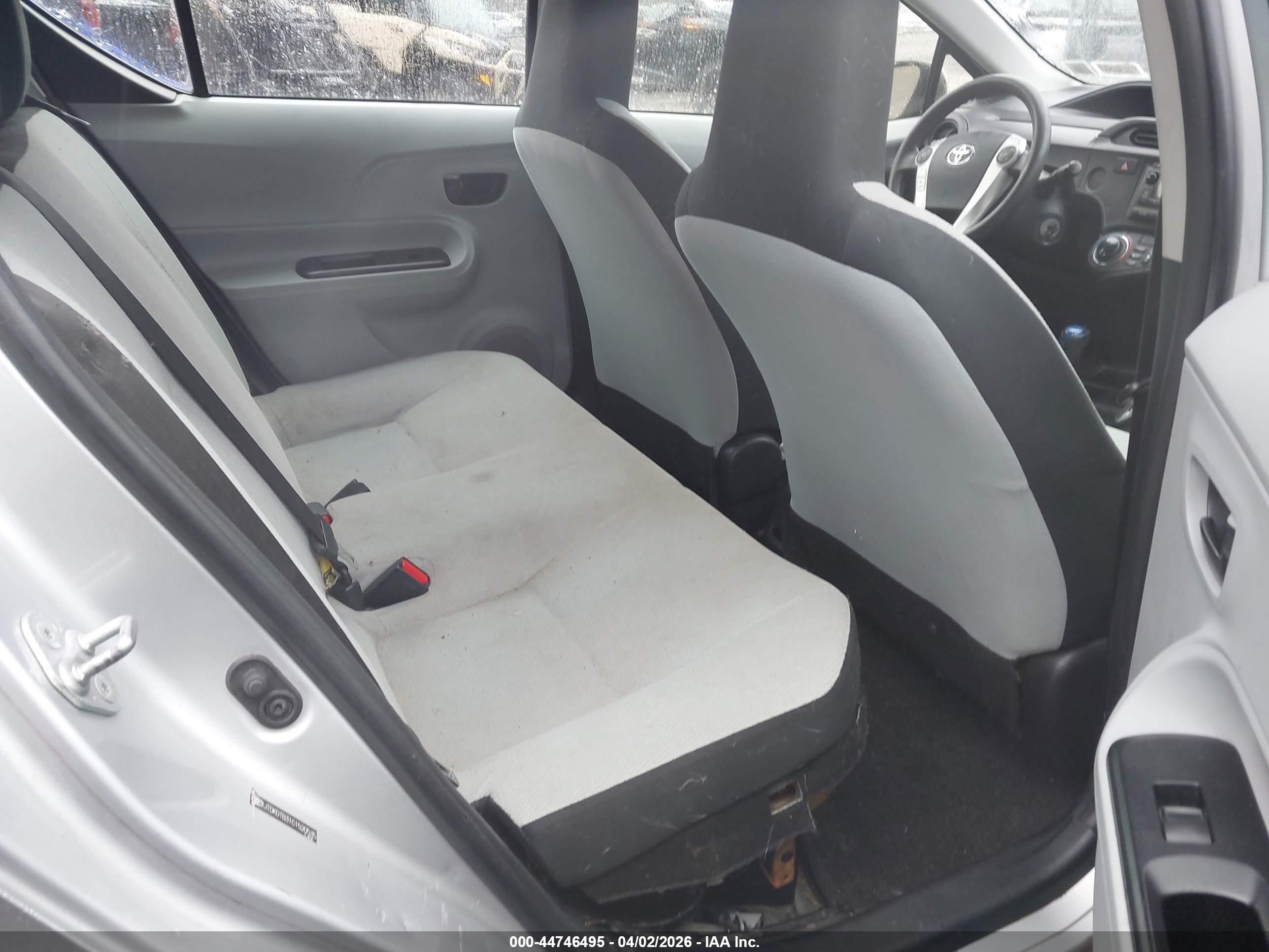 TOYOTA PRIUS image 8