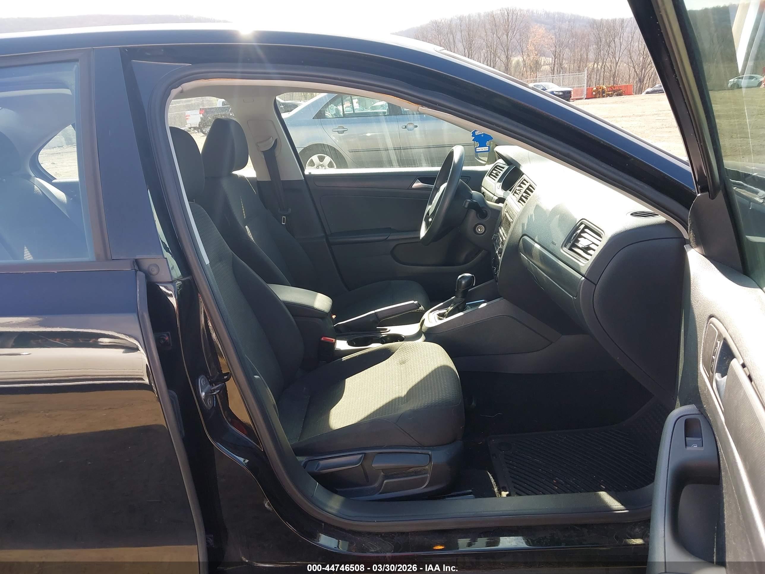 VOLKSWAGEN JETTA image 5