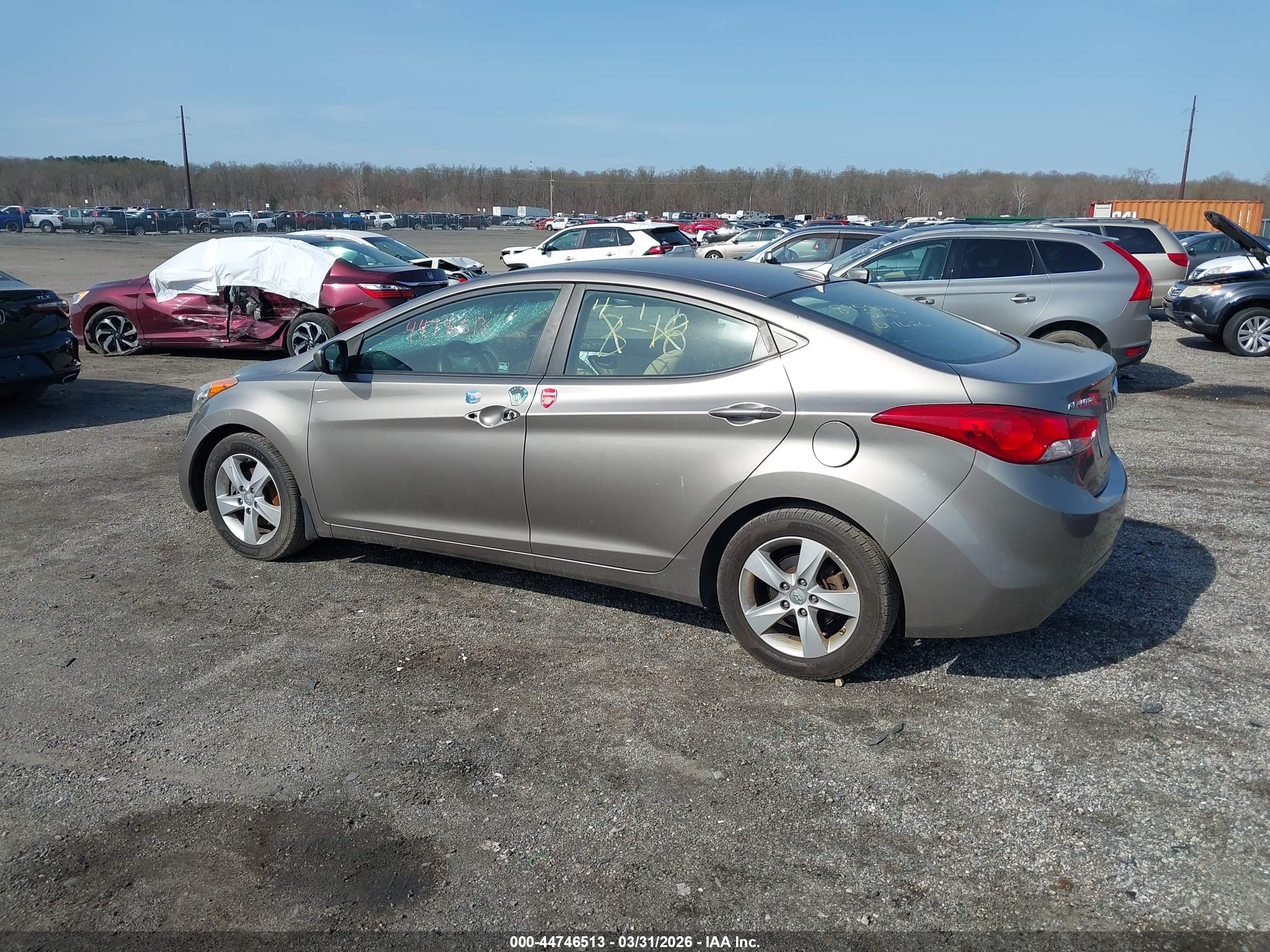 HYUNDAI ELANTRA image 3