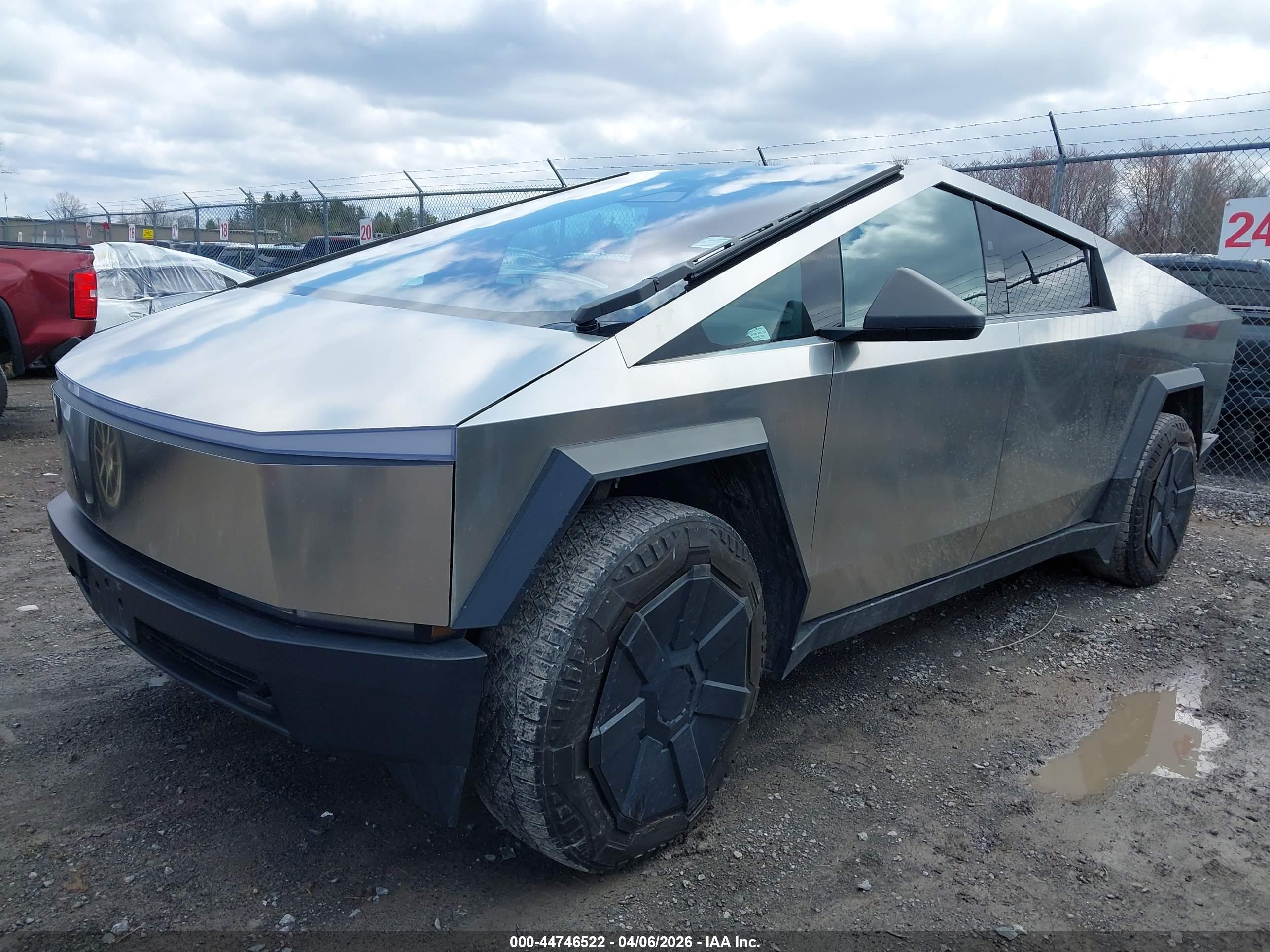 TESLA CYBERTRUCK image 2