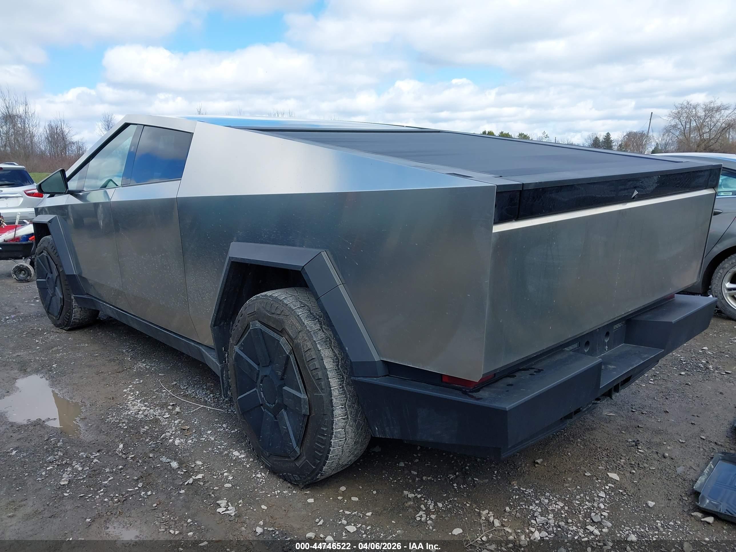 TESLA CYBERTRUCK image 3