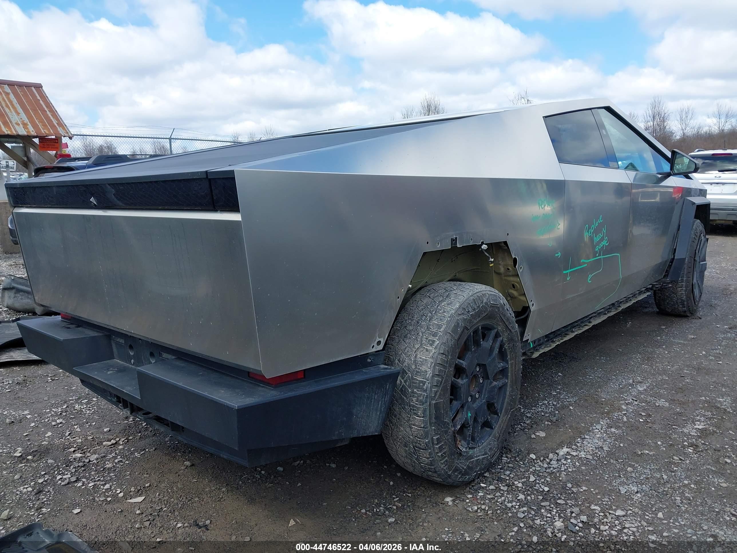 TESLA CYBERTRUCK image 4