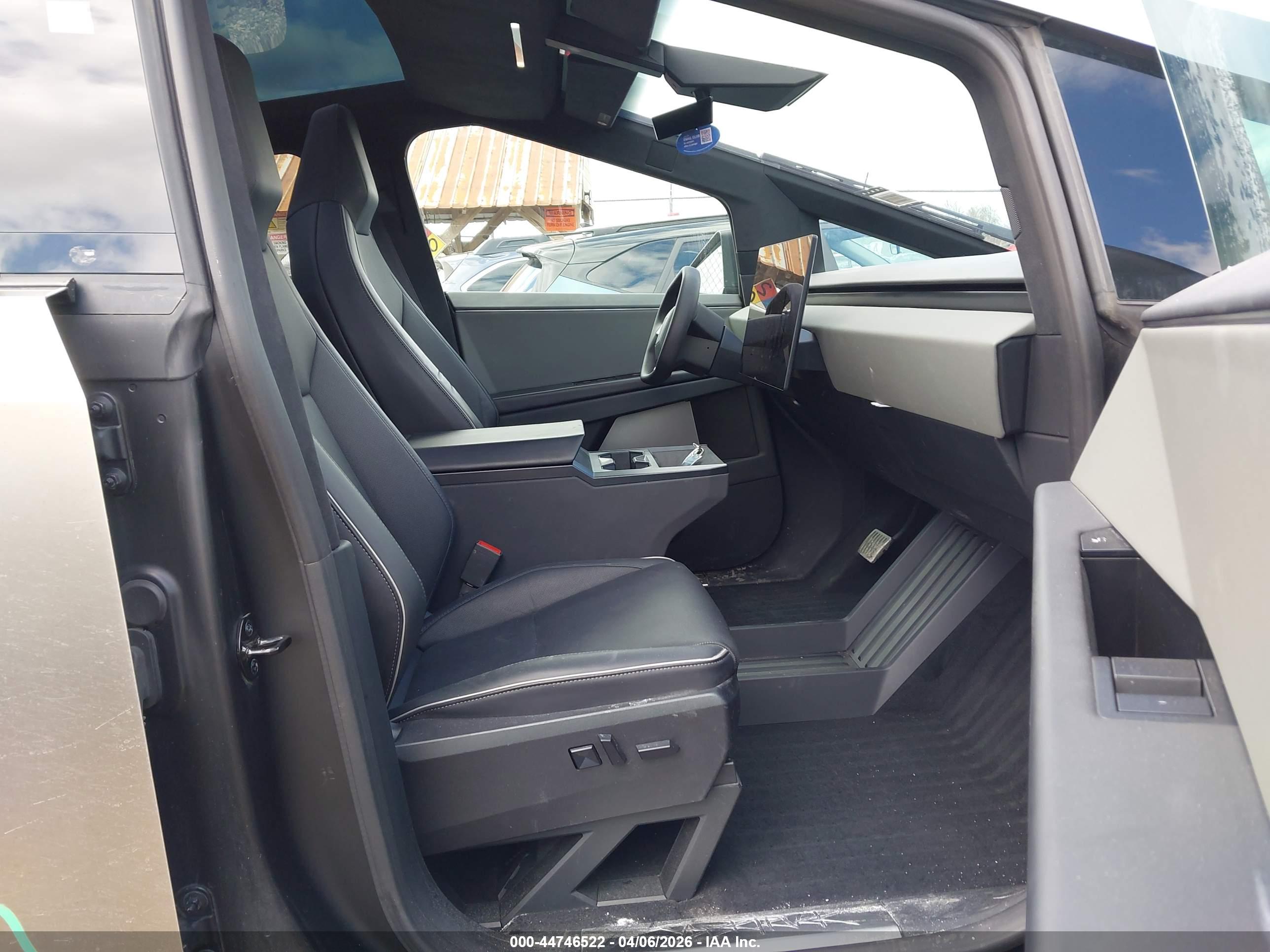 TESLA CYBERTRUCK image 5