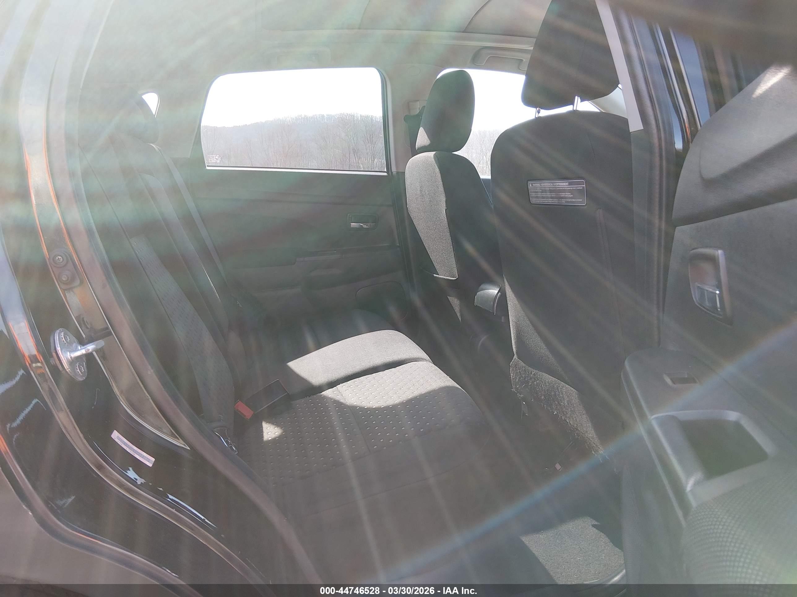 MITSUBISHI OUTLANDER image 8