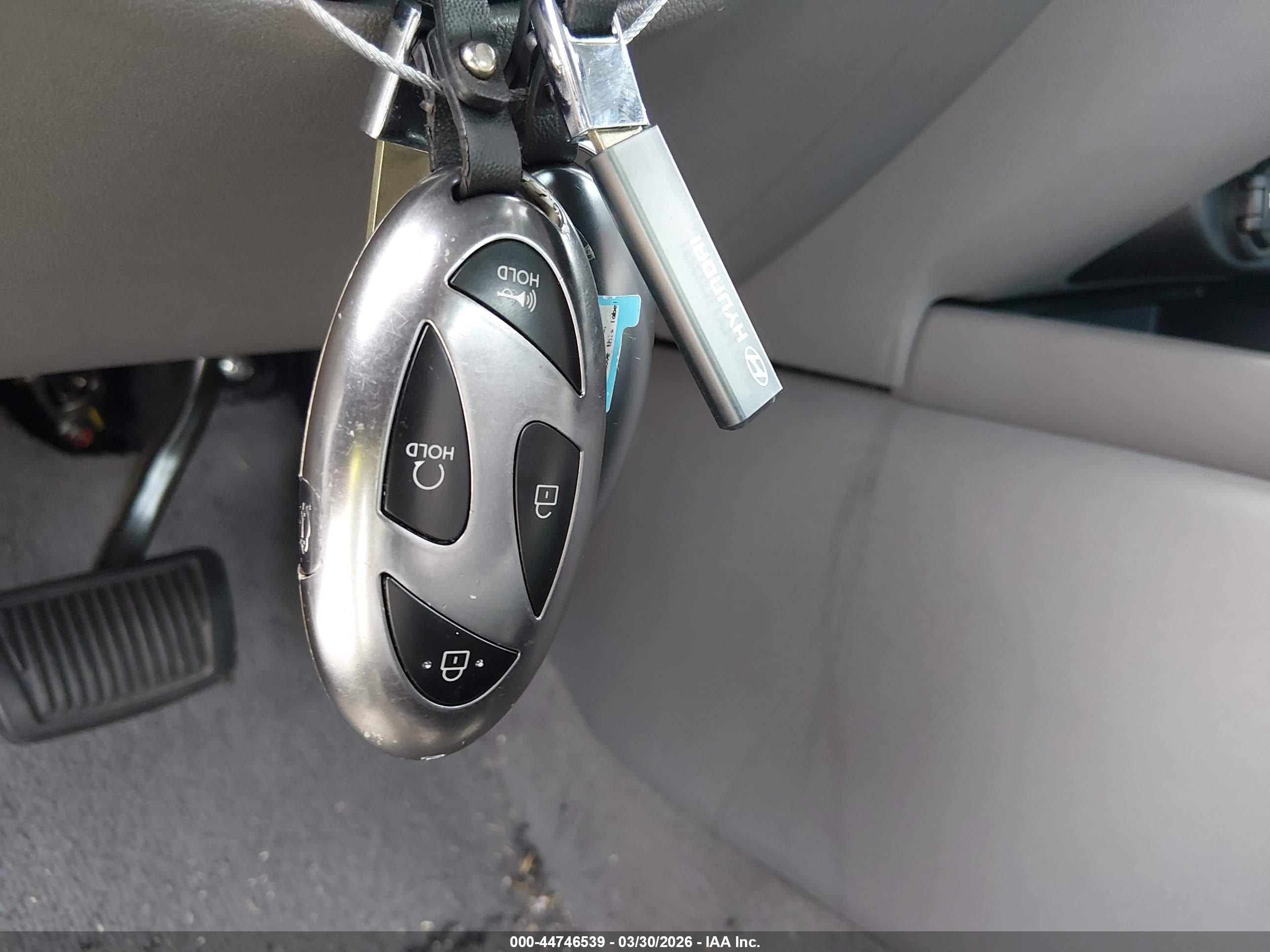 HYUNDAI ELANTRA image 11