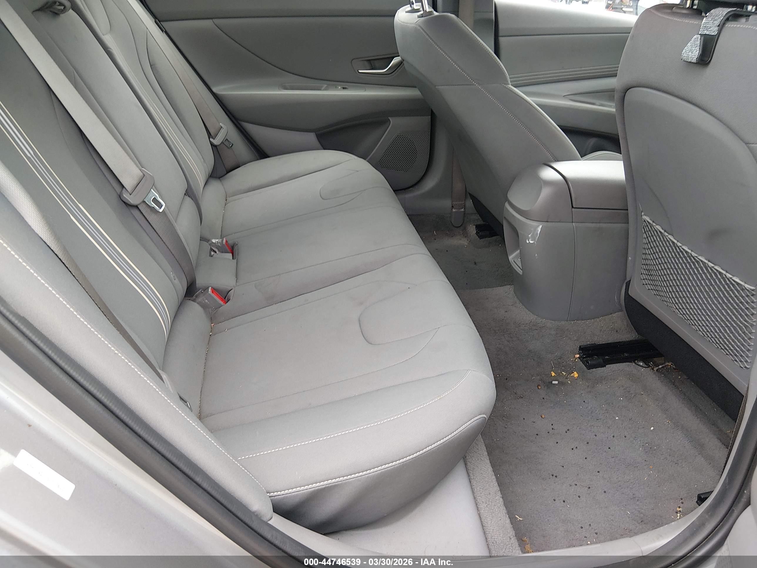 HYUNDAI ELANTRA image 8