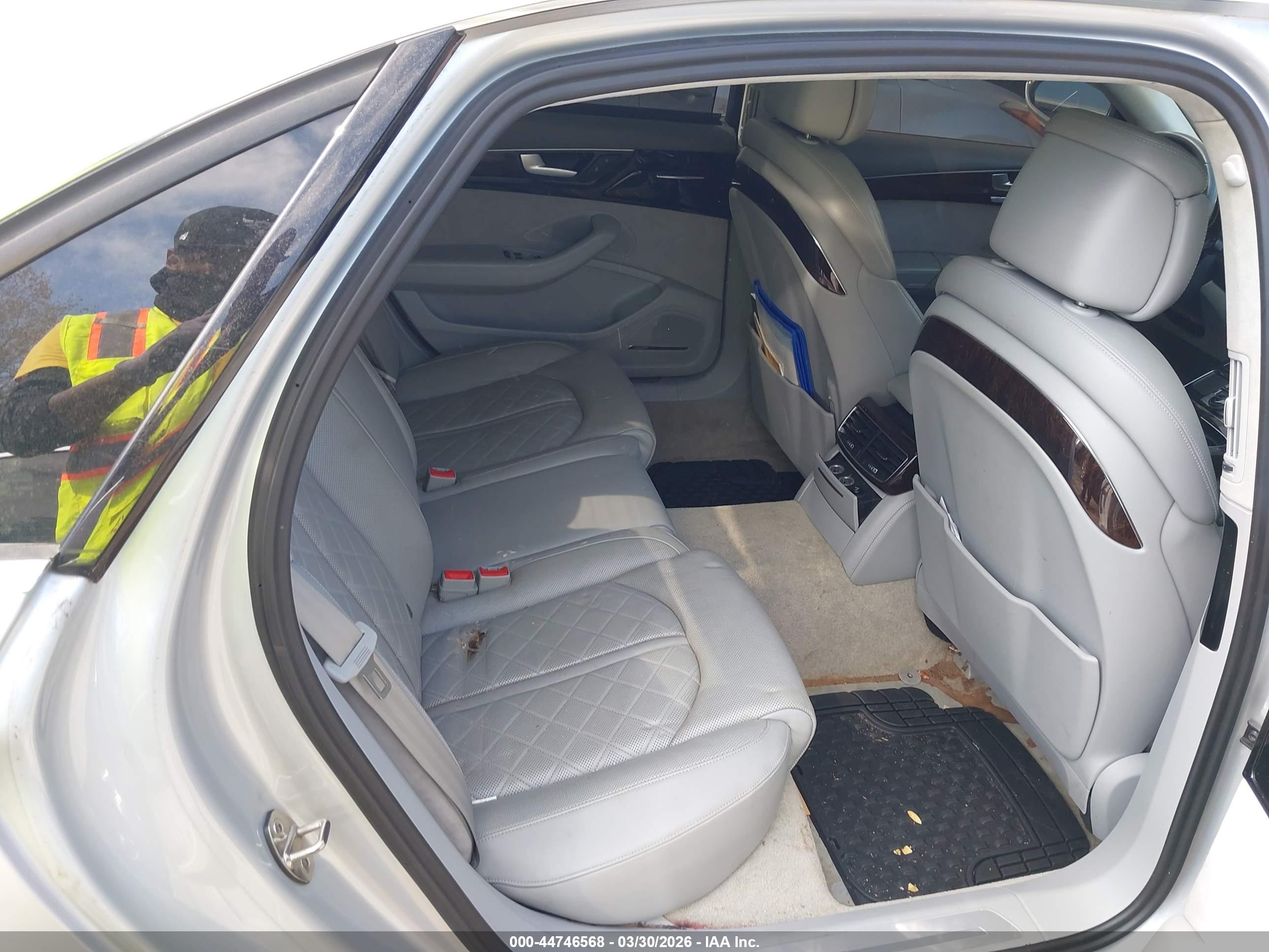 AUDI A8 image 8