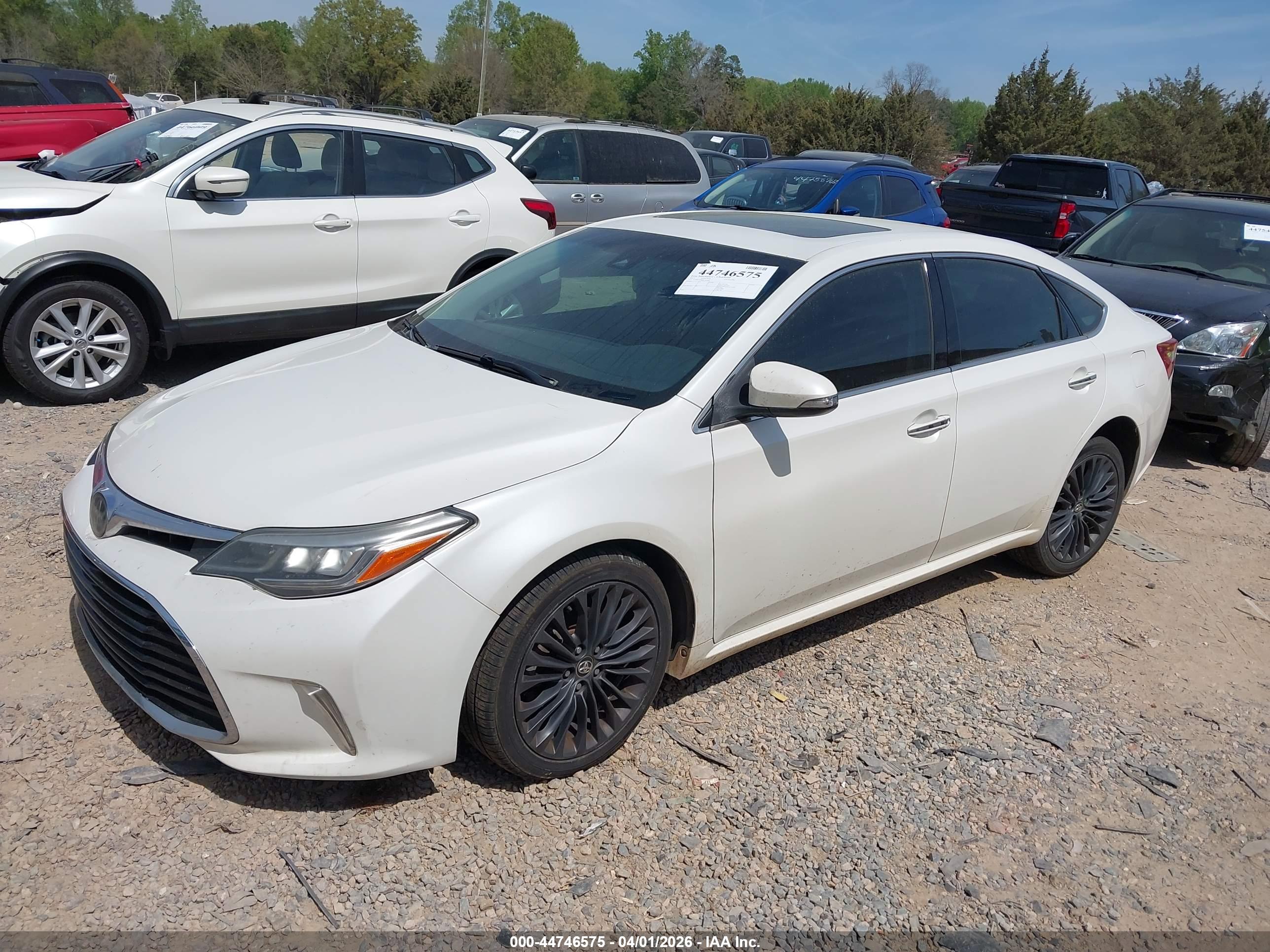 TOYOTA AVALON image 2