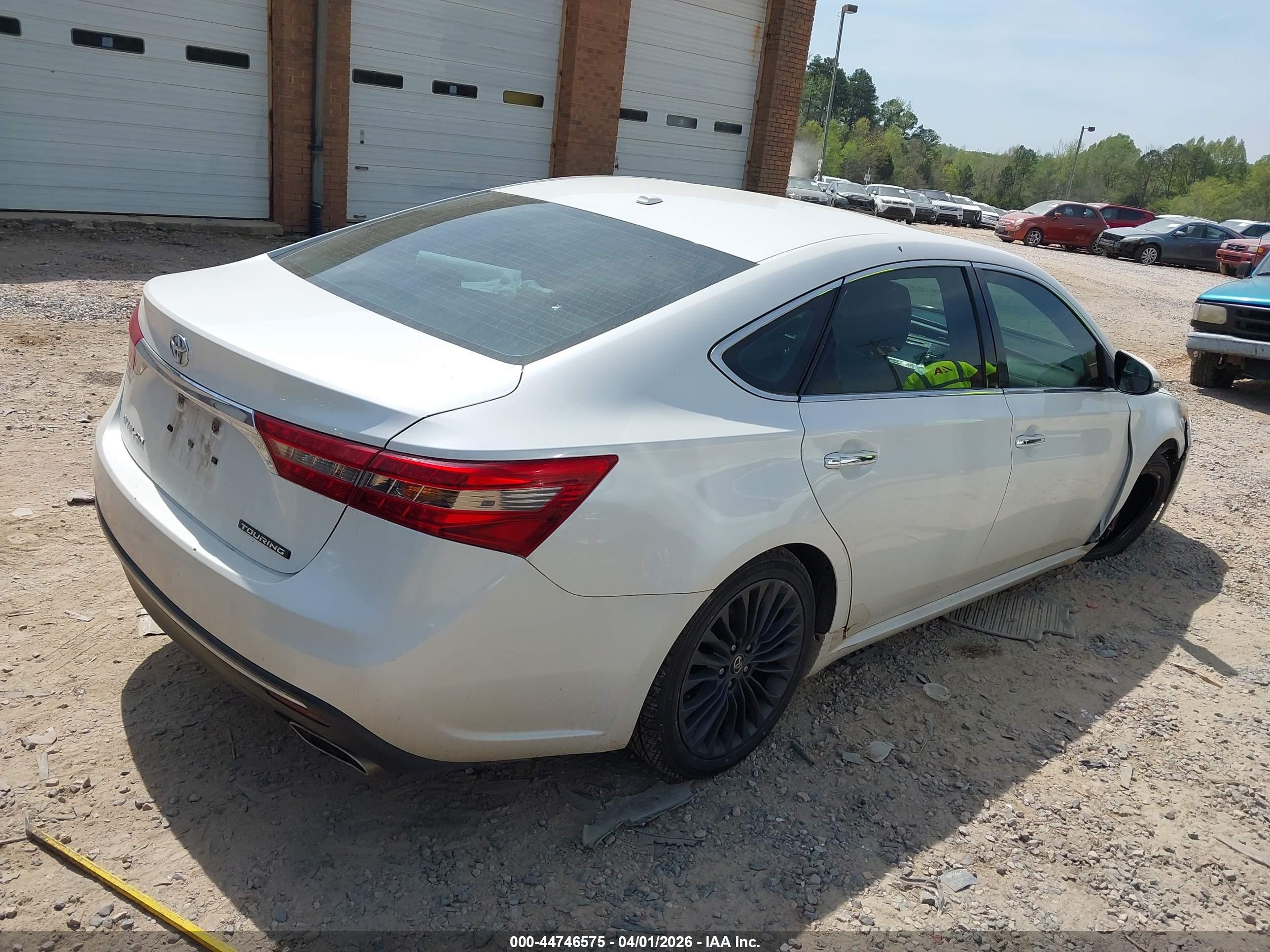 TOYOTA AVALON image 4