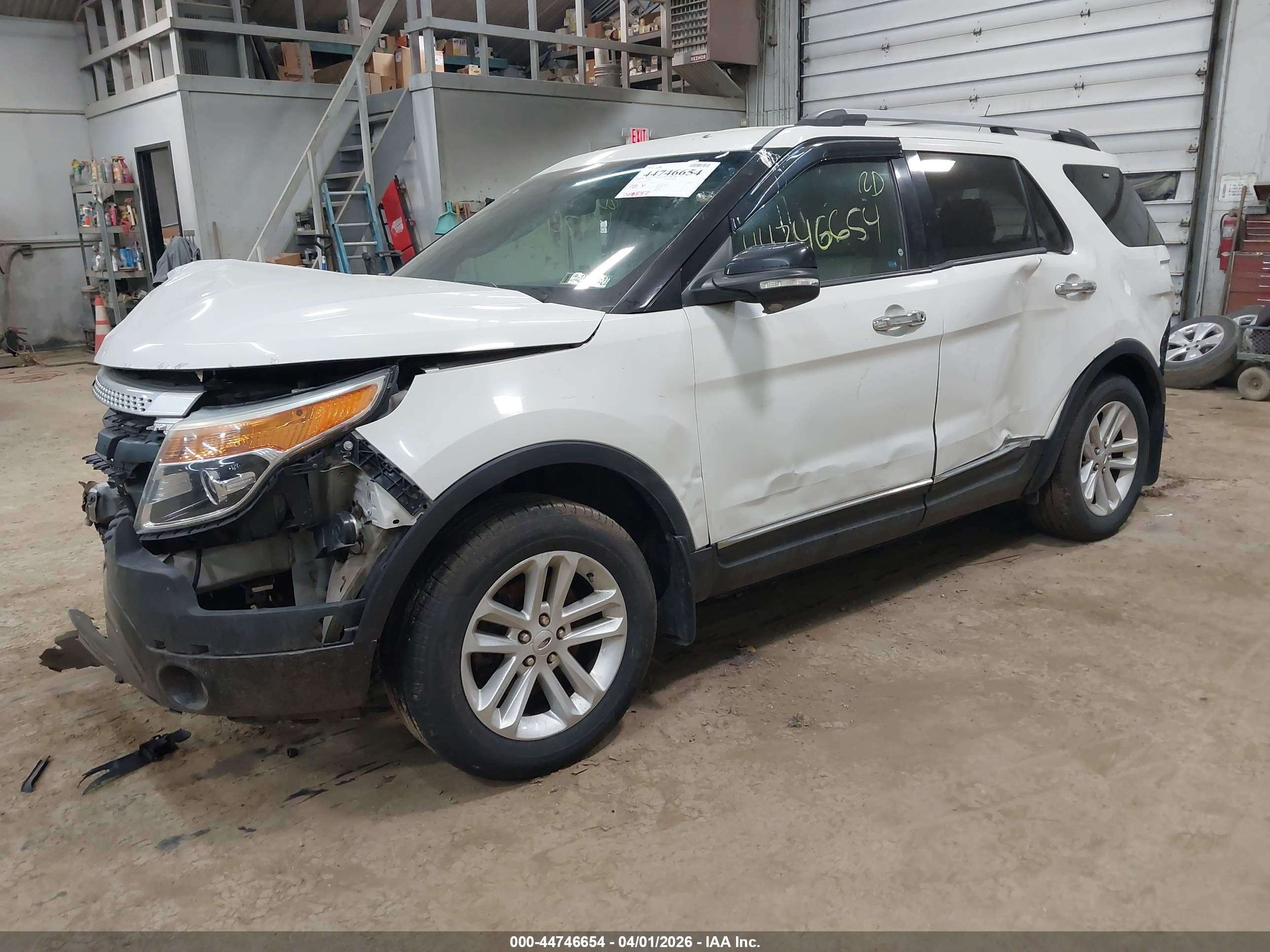 FORD EXPLORER image 2