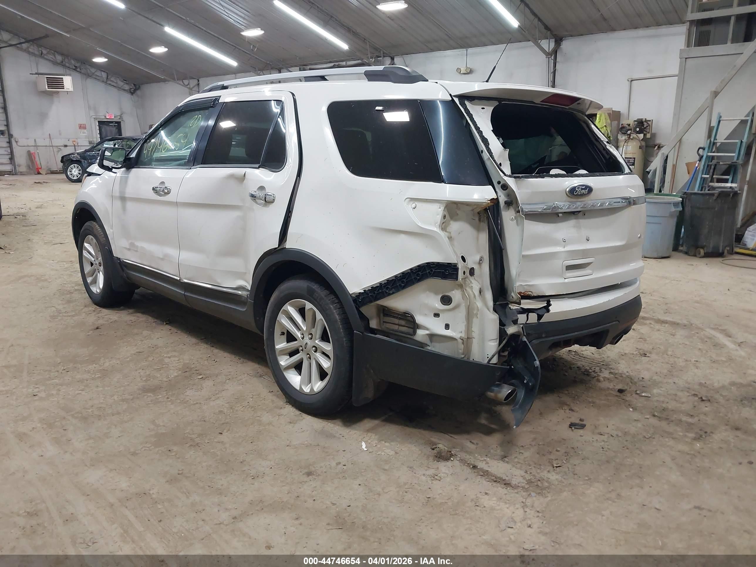 FORD EXPLORER image 3