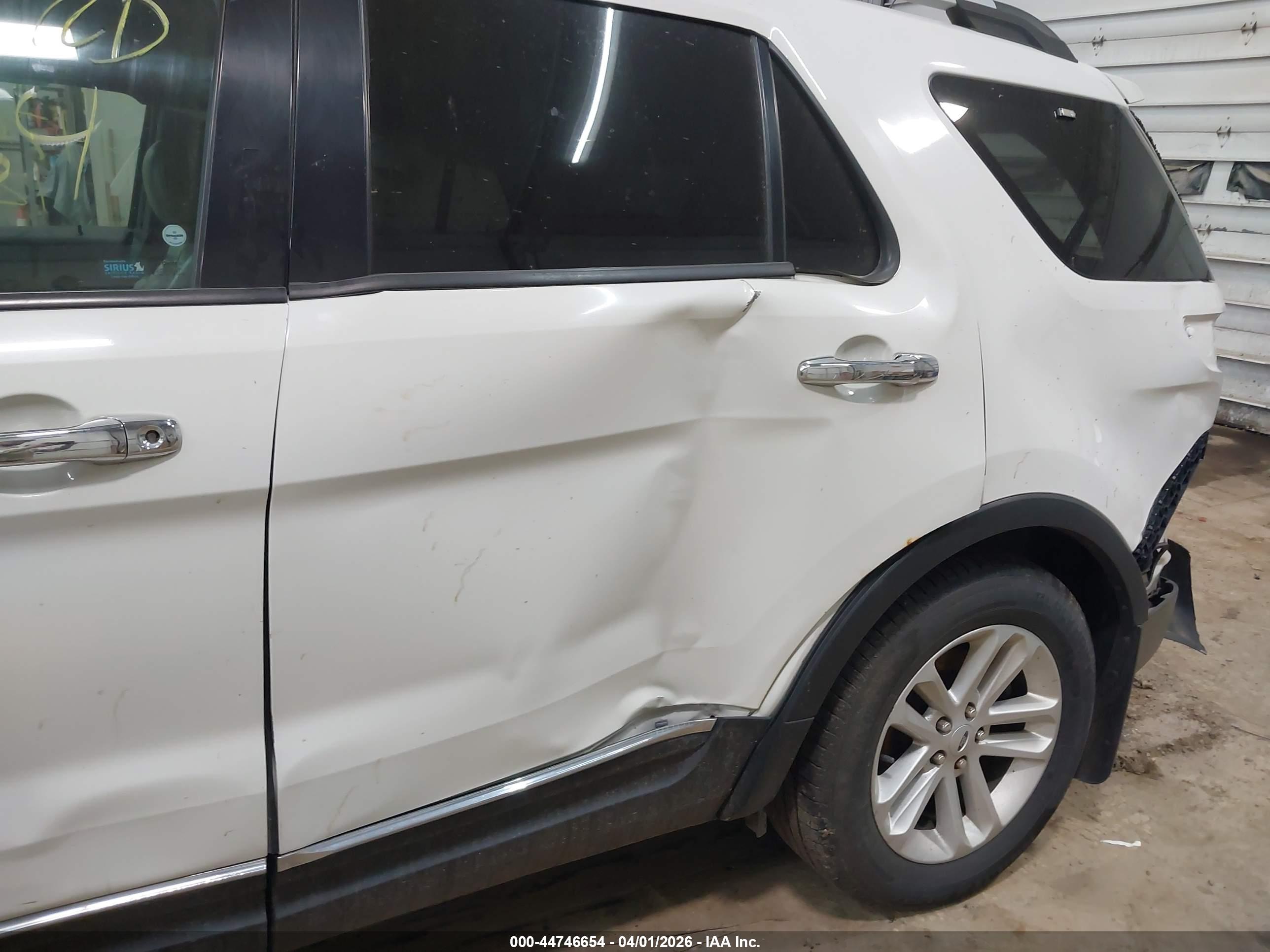FORD EXPLORER image 6