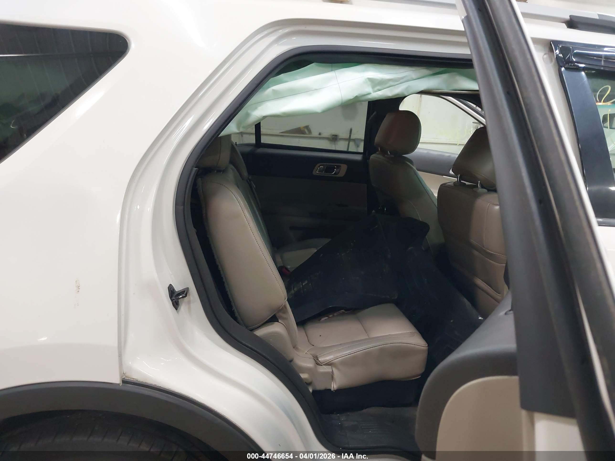 FORD EXPLORER image 8