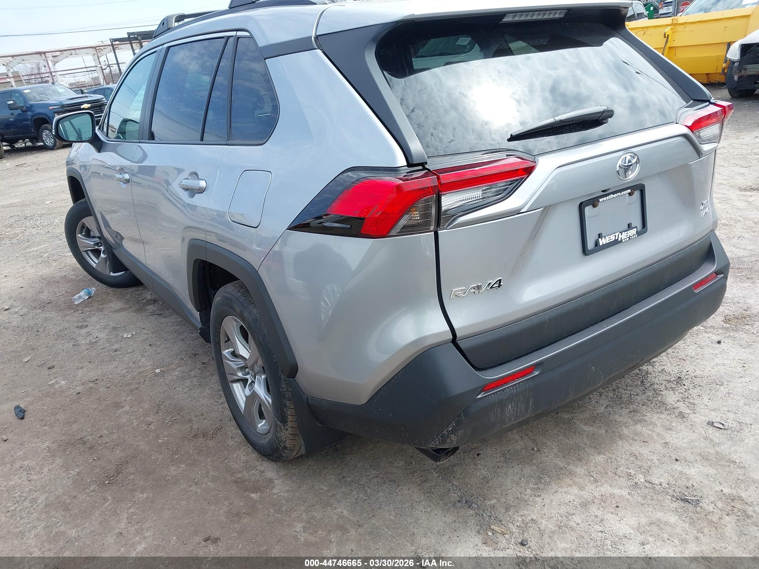 TOYOTA RAV4 image 3