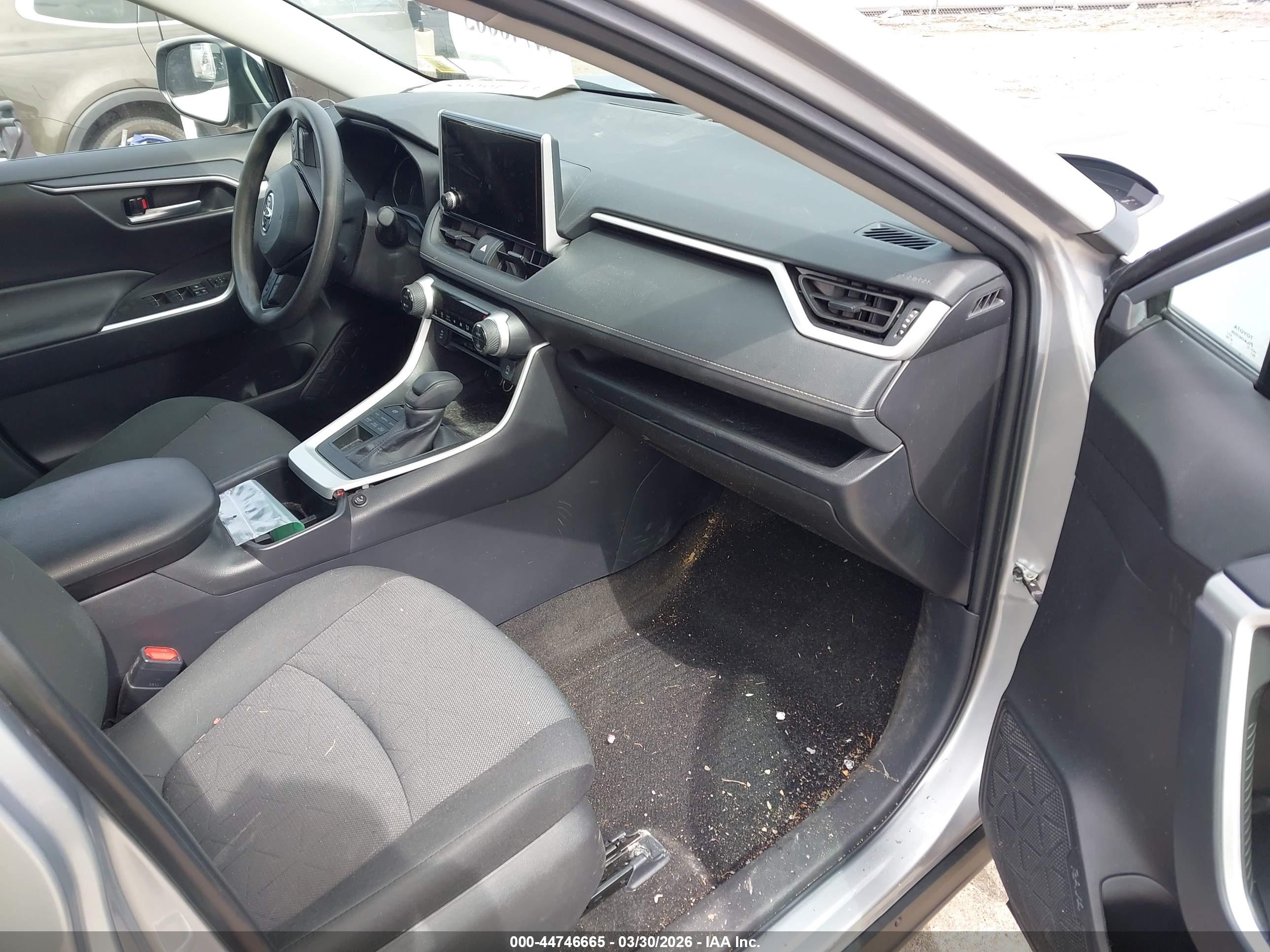 TOYOTA RAV4 image 5
