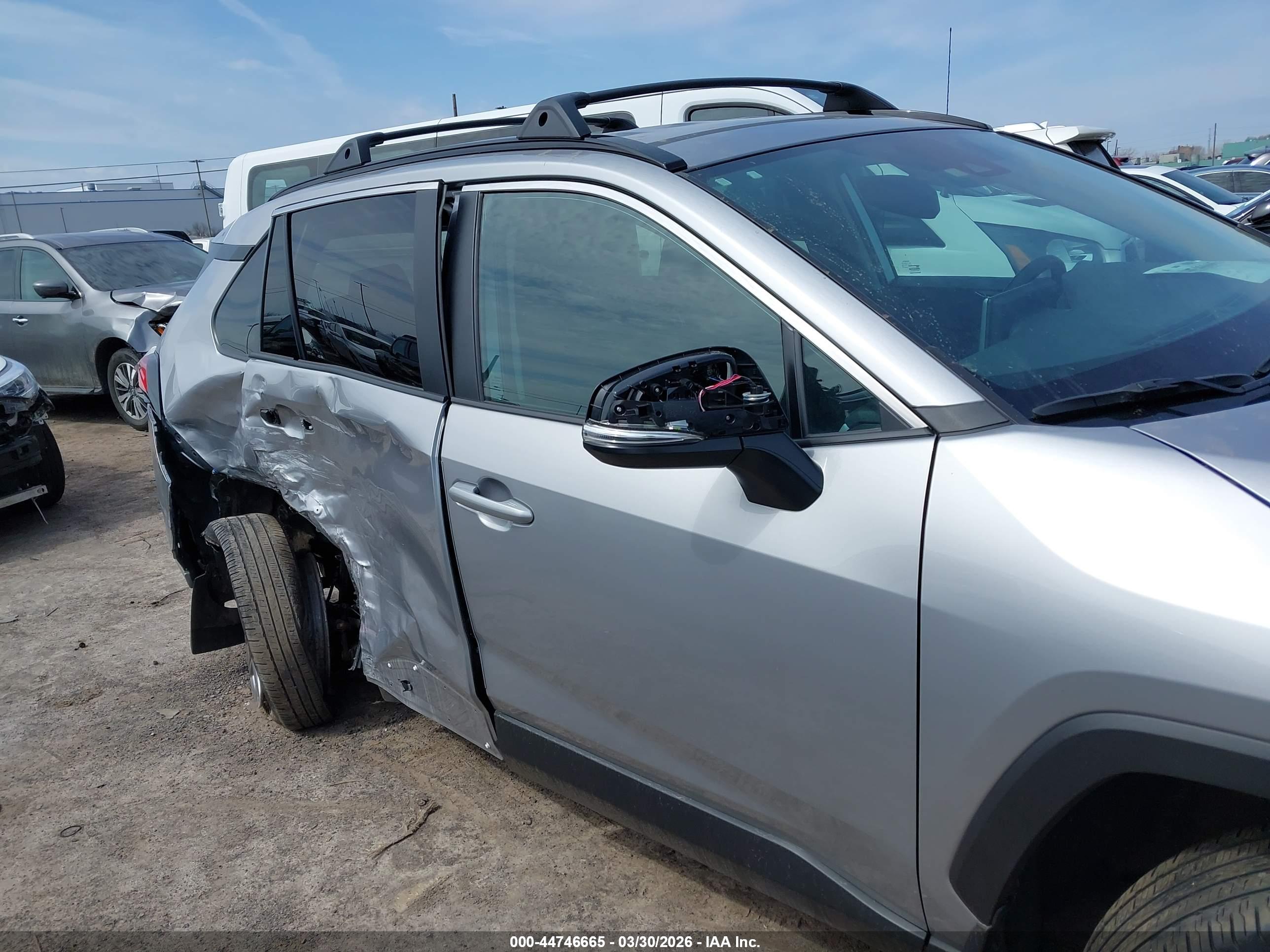TOYOTA RAV4 image 6