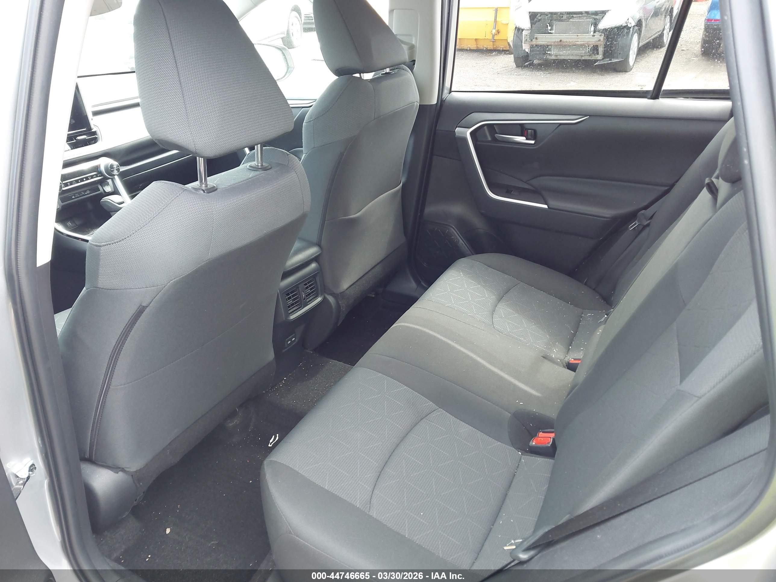 TOYOTA RAV4 image 8