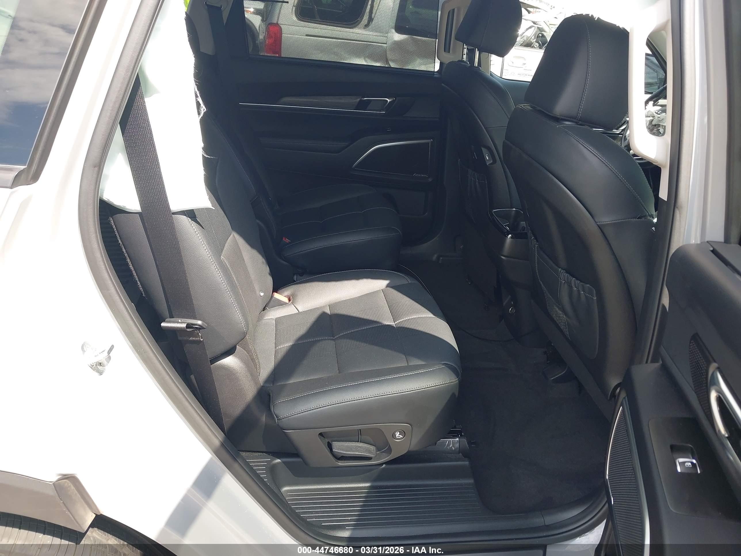 KIA TELLURIDE image 8